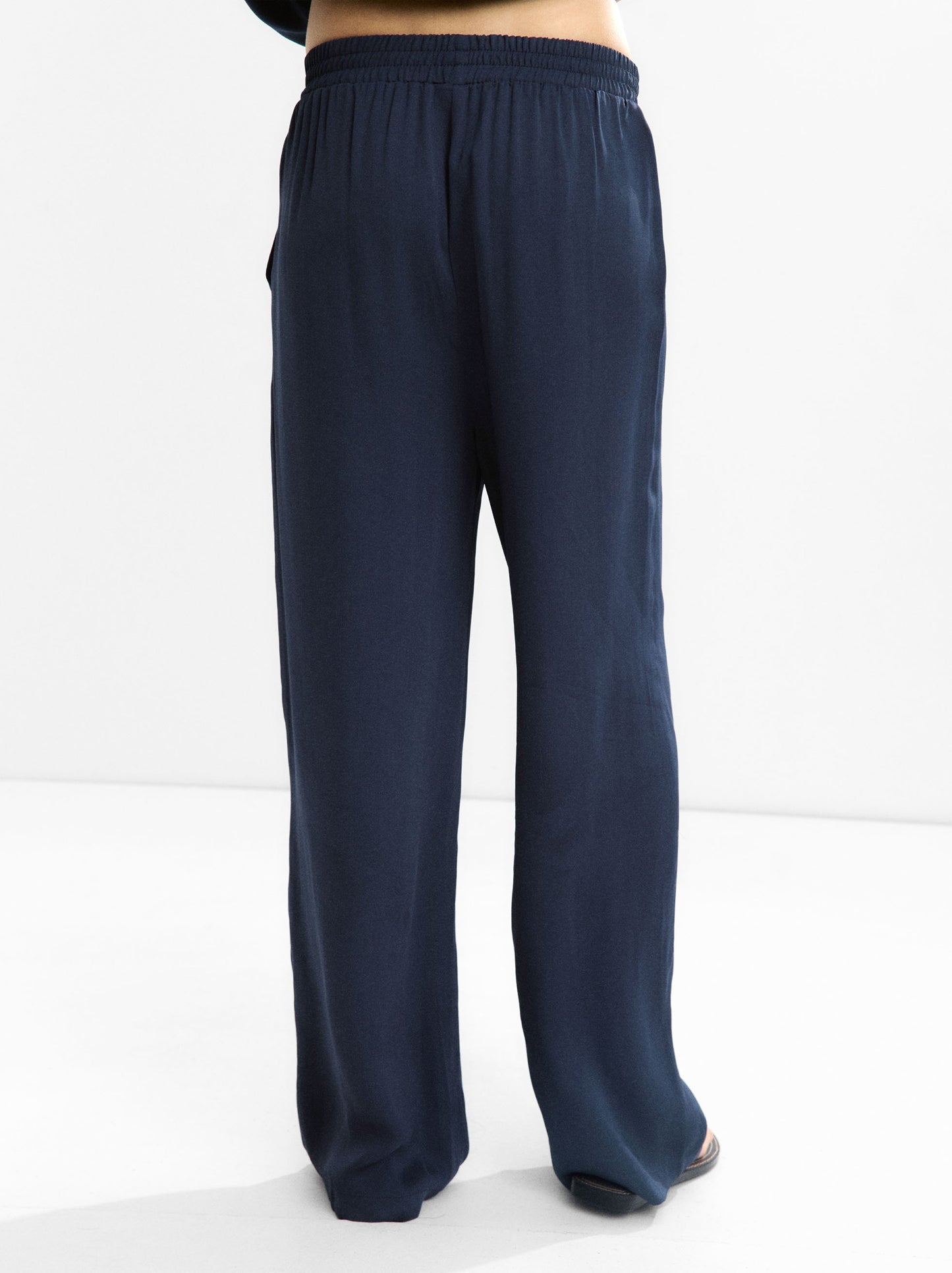 Loose-Fitting Trousers With Elastic Waistband