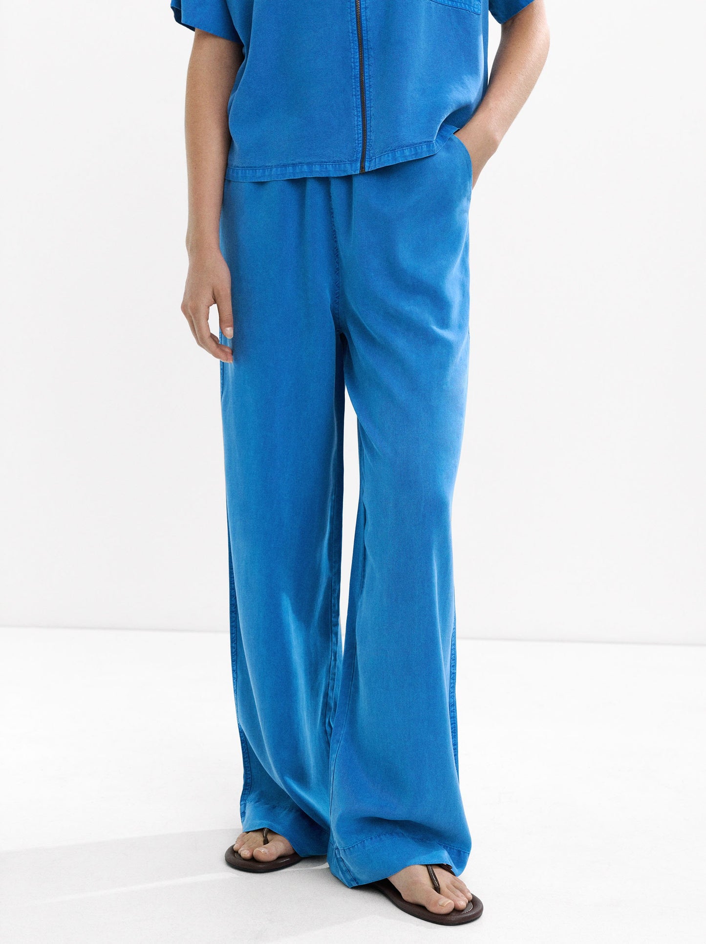 Loose-Fitting Trousers With Elastic Waistband