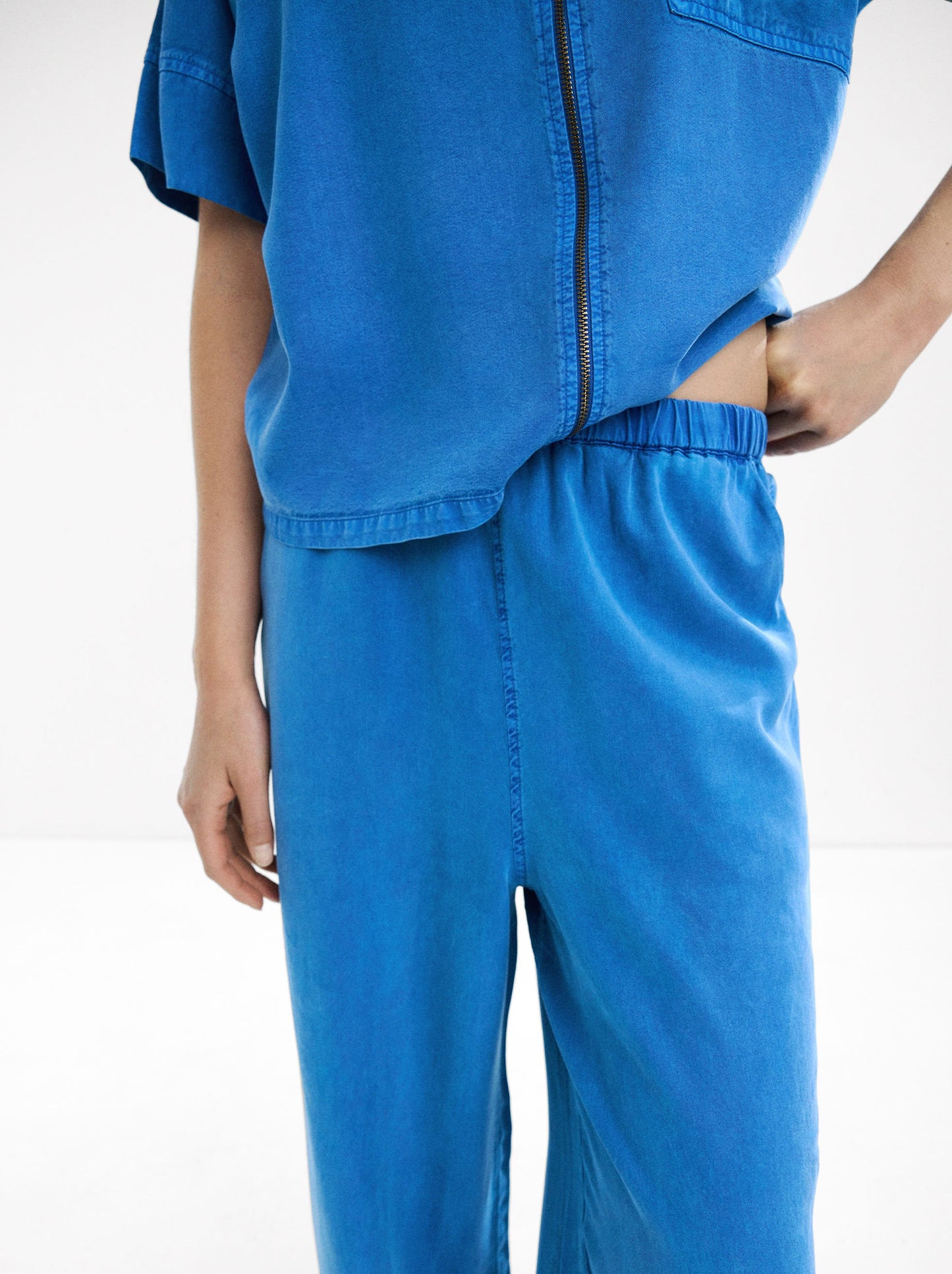 Loose-Fitting Trousers With Elastic Waistband