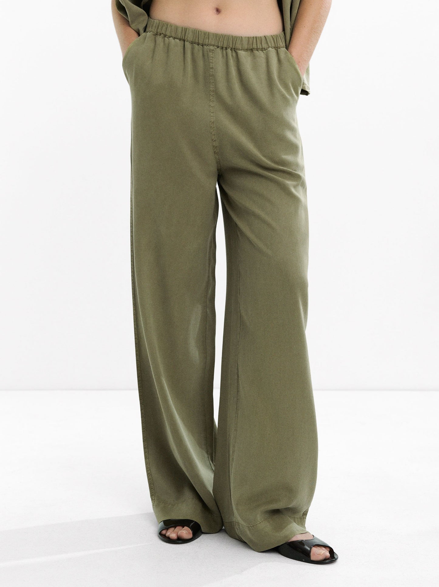 Loose-Fitting Trousers With Elastic Waistband
