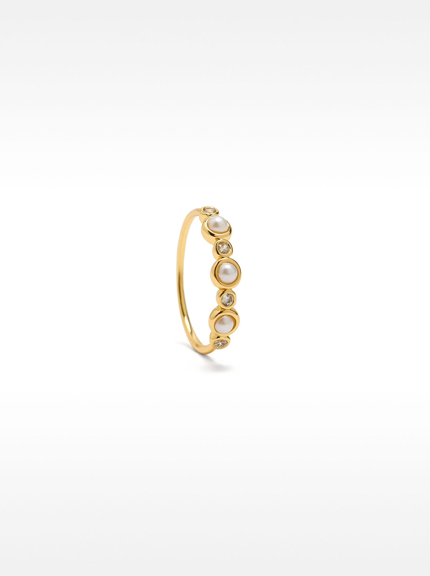 Ring With Zirconia And Pearls