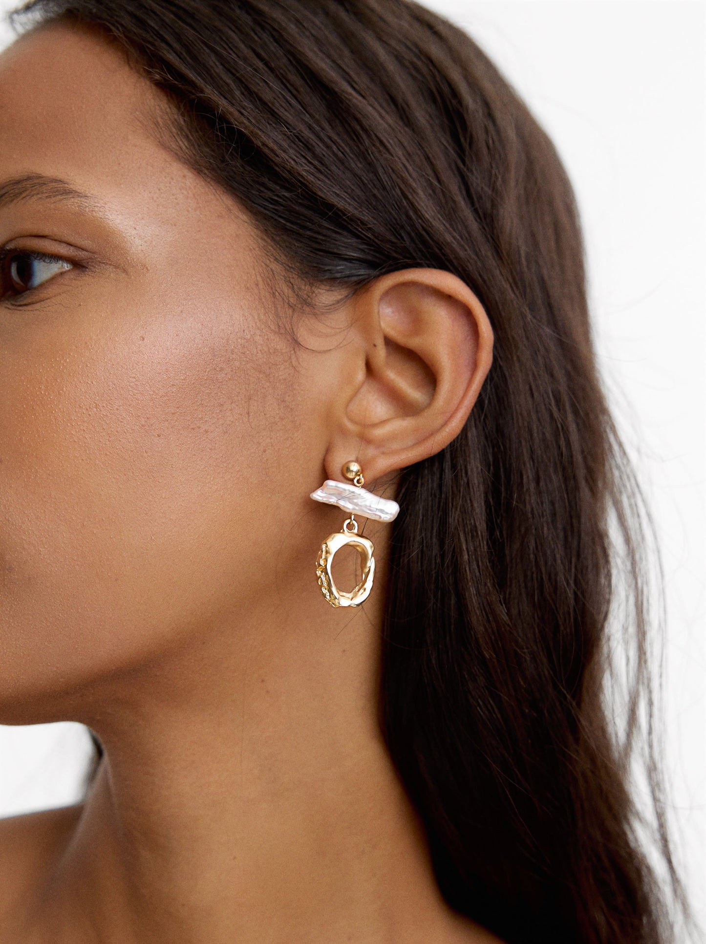 Asymmetrical Earrings With Pearls