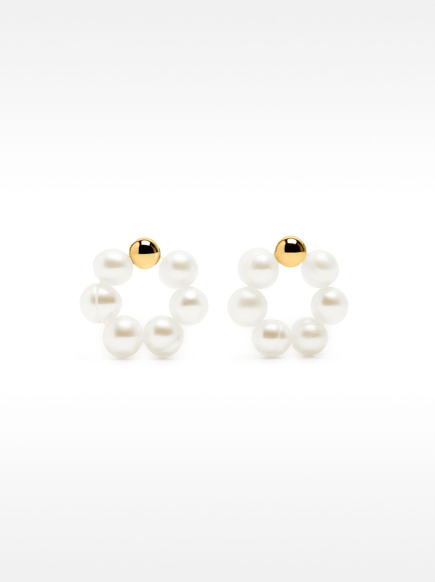 Round Earrings With Freshwater Pearls