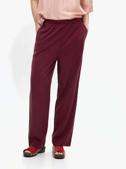 Fluid Trousers Made From 100% Lyocell