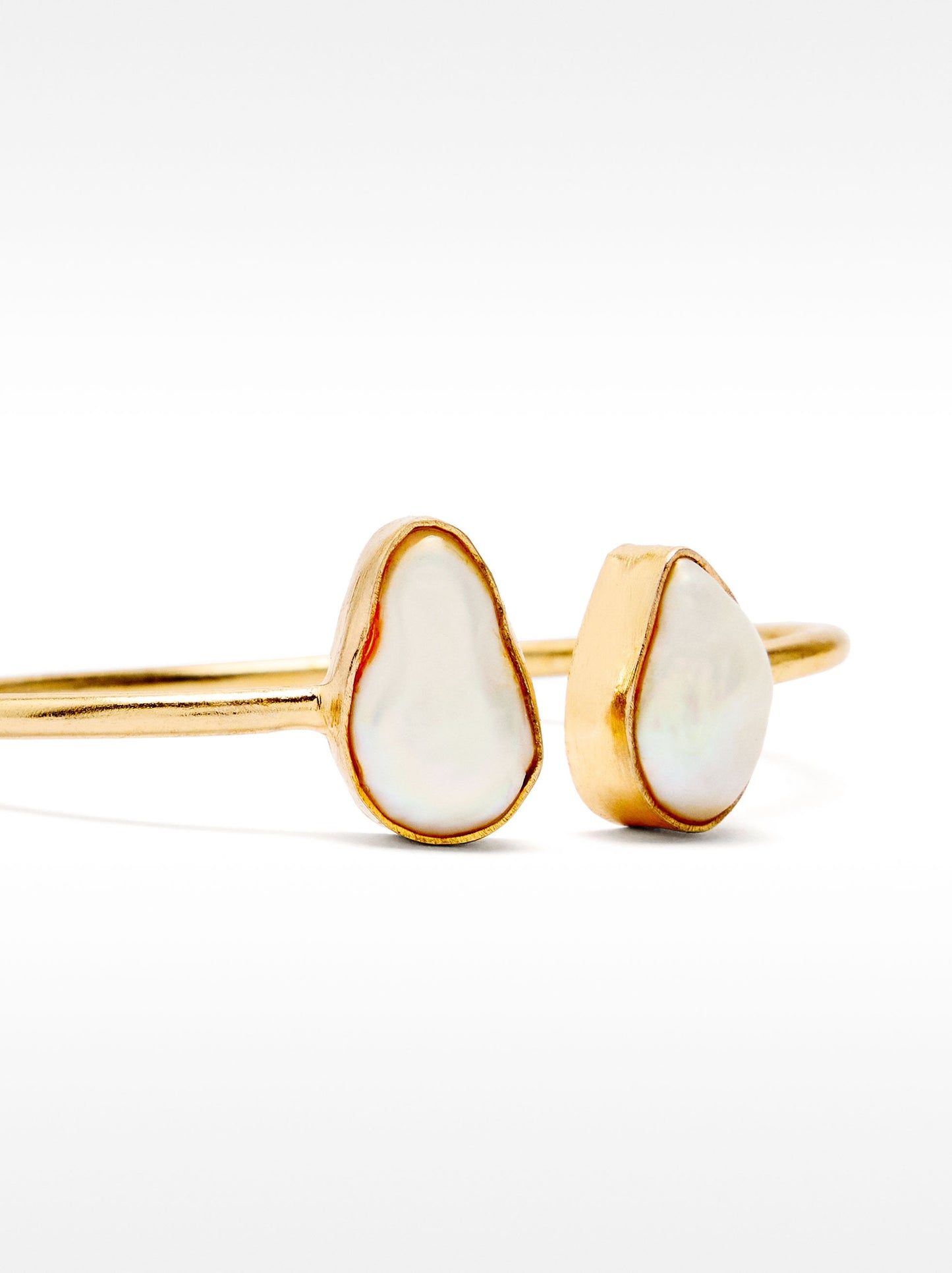 Rigid Bracelet With Freshwater Pearls