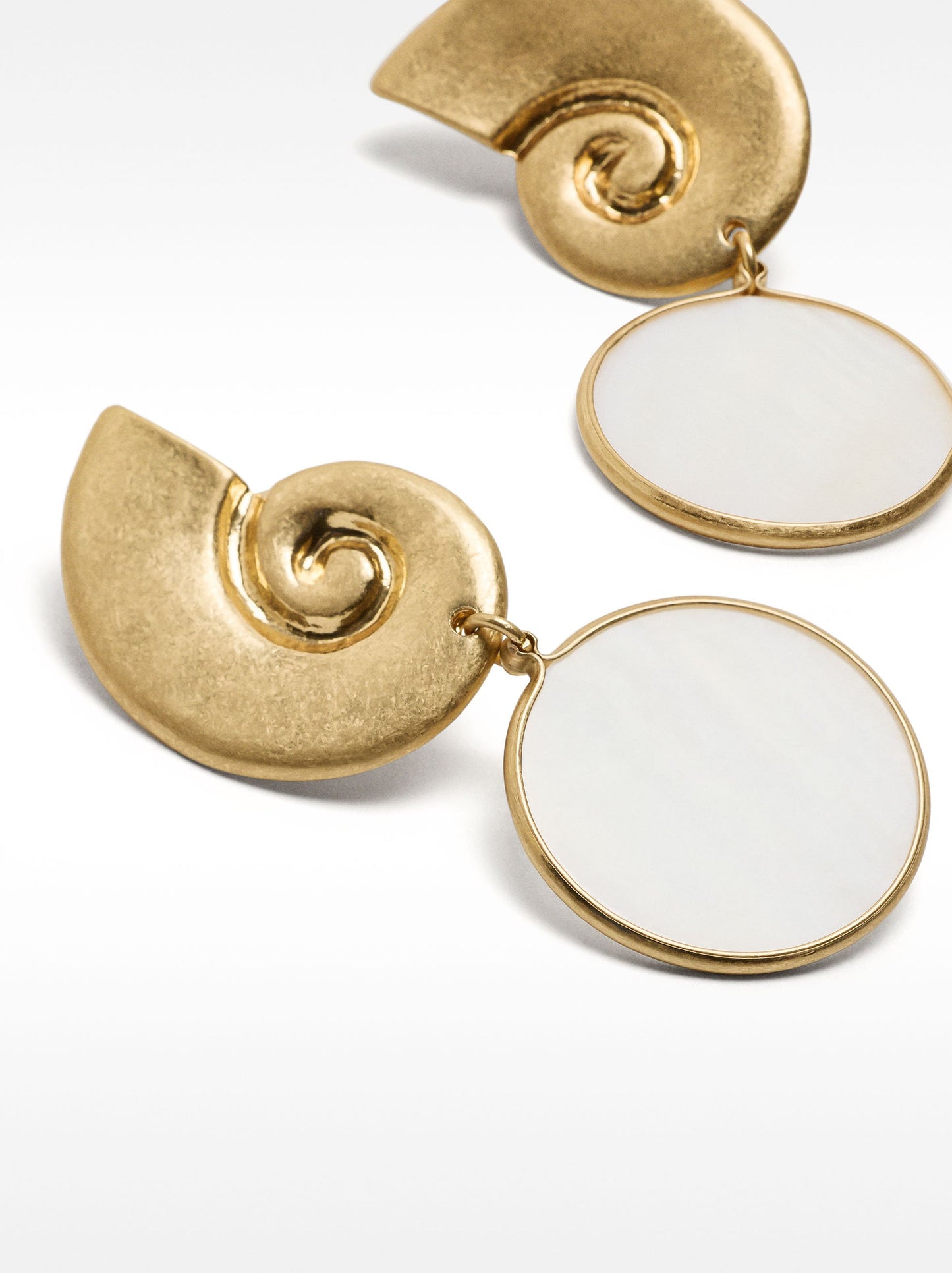 Long Earrings With Shells And Circles