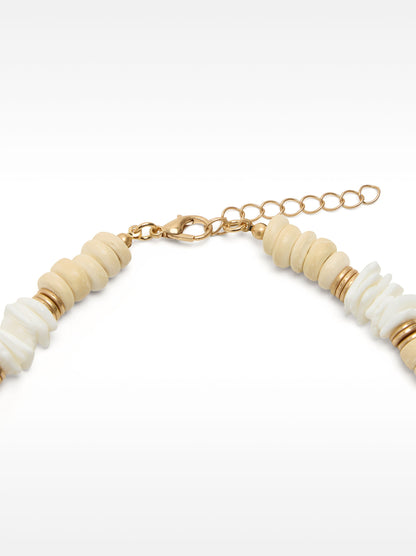Short Necklace With Shells And Wood