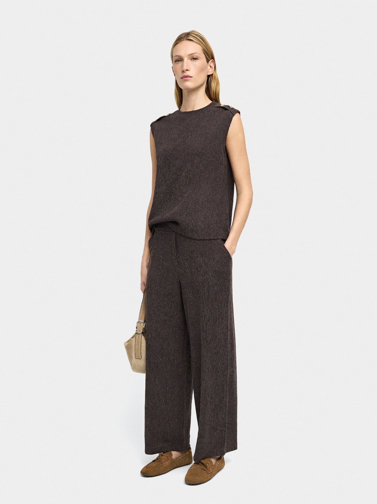 Trousers With Pockets And Texture