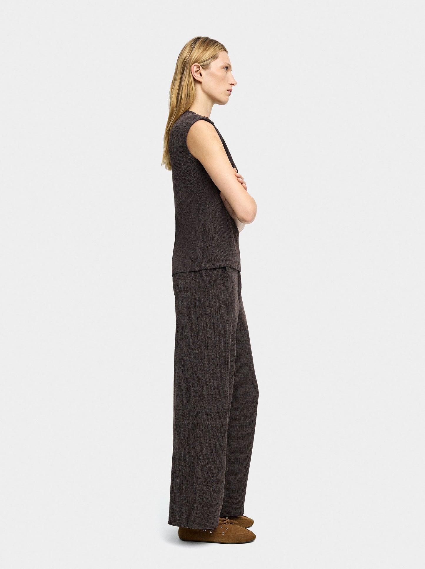 Trousers With Pockets And Texture