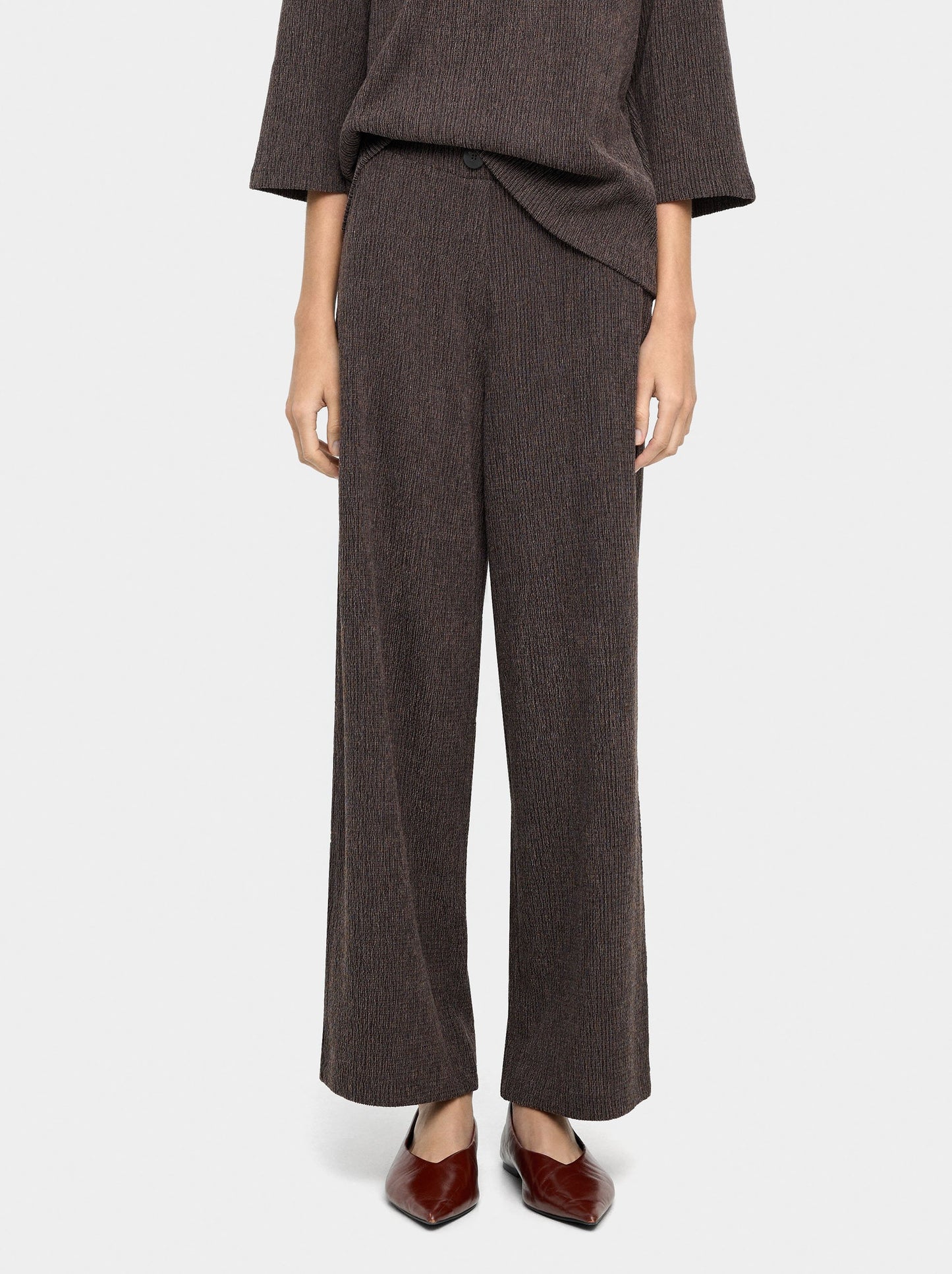 Trousers With Pockets And Texture