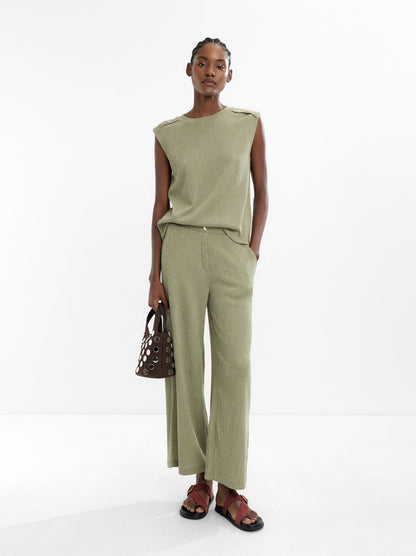 Trousers With Pockets And Texture