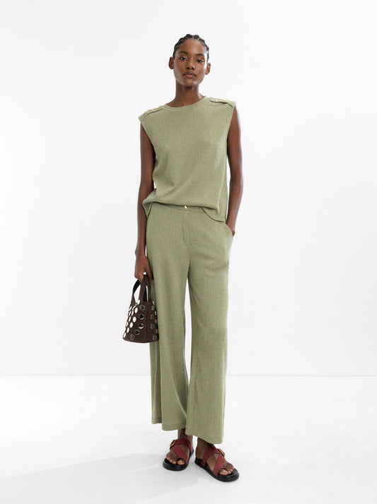 Trousers With Pockets And Texture