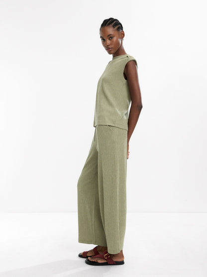 Trousers With Pockets And Texture