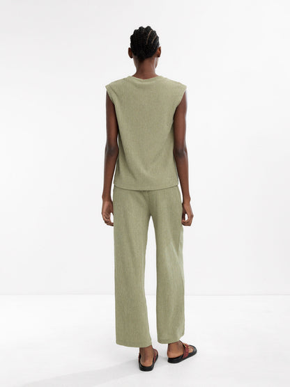 Trousers With Pockets And Texture