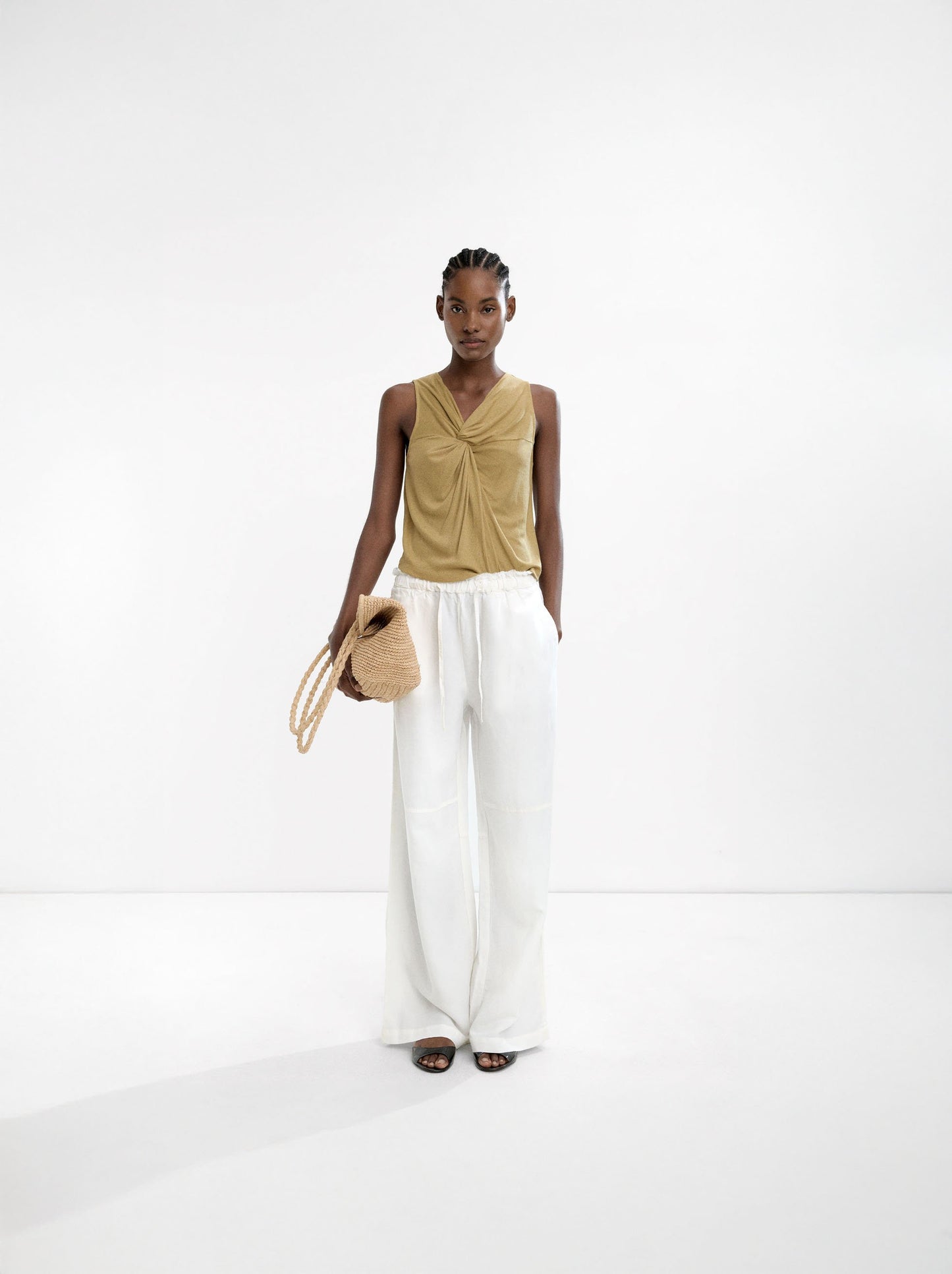 Ribbed Top With Knot