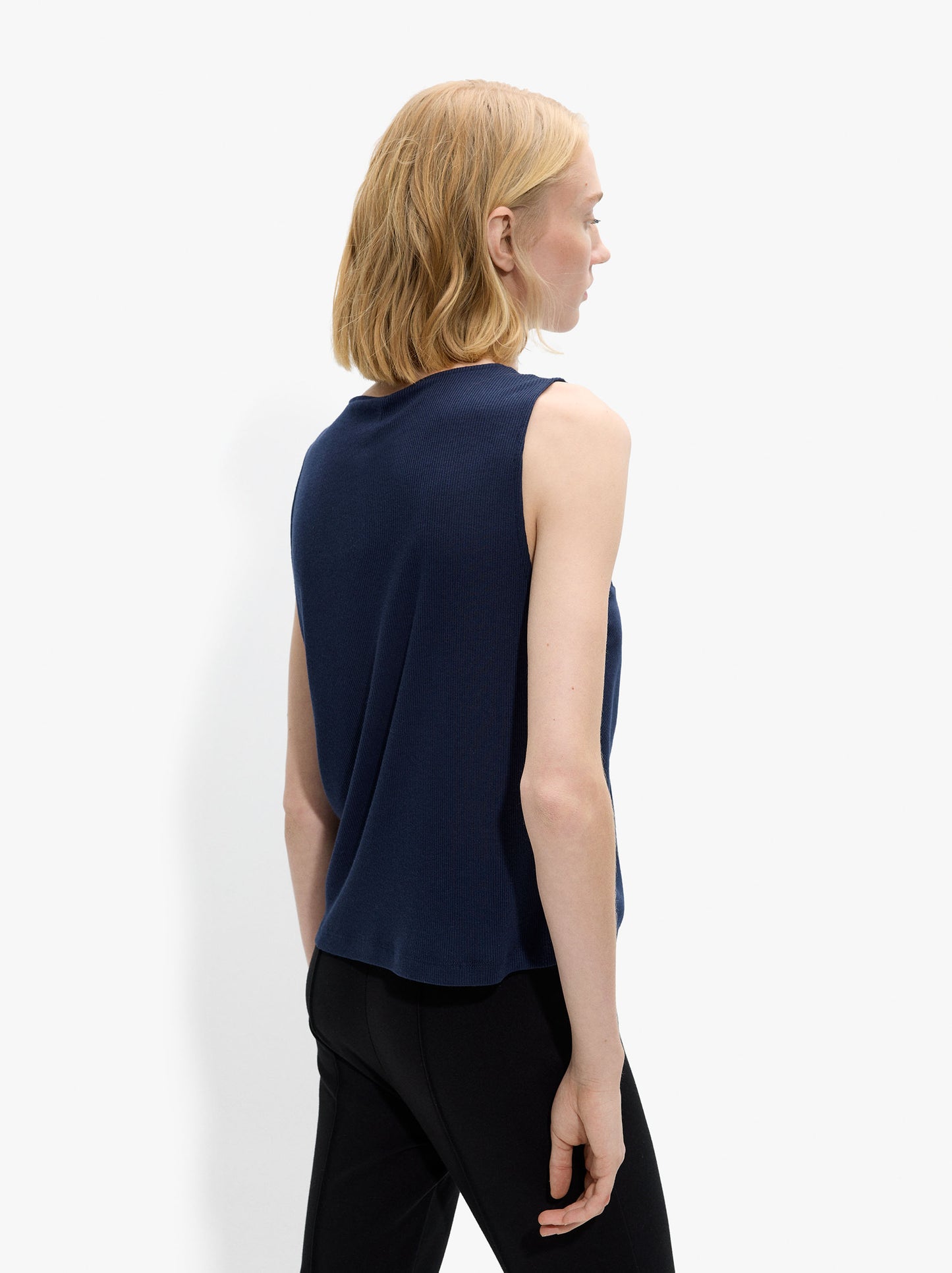 Top Ribbed With Knot