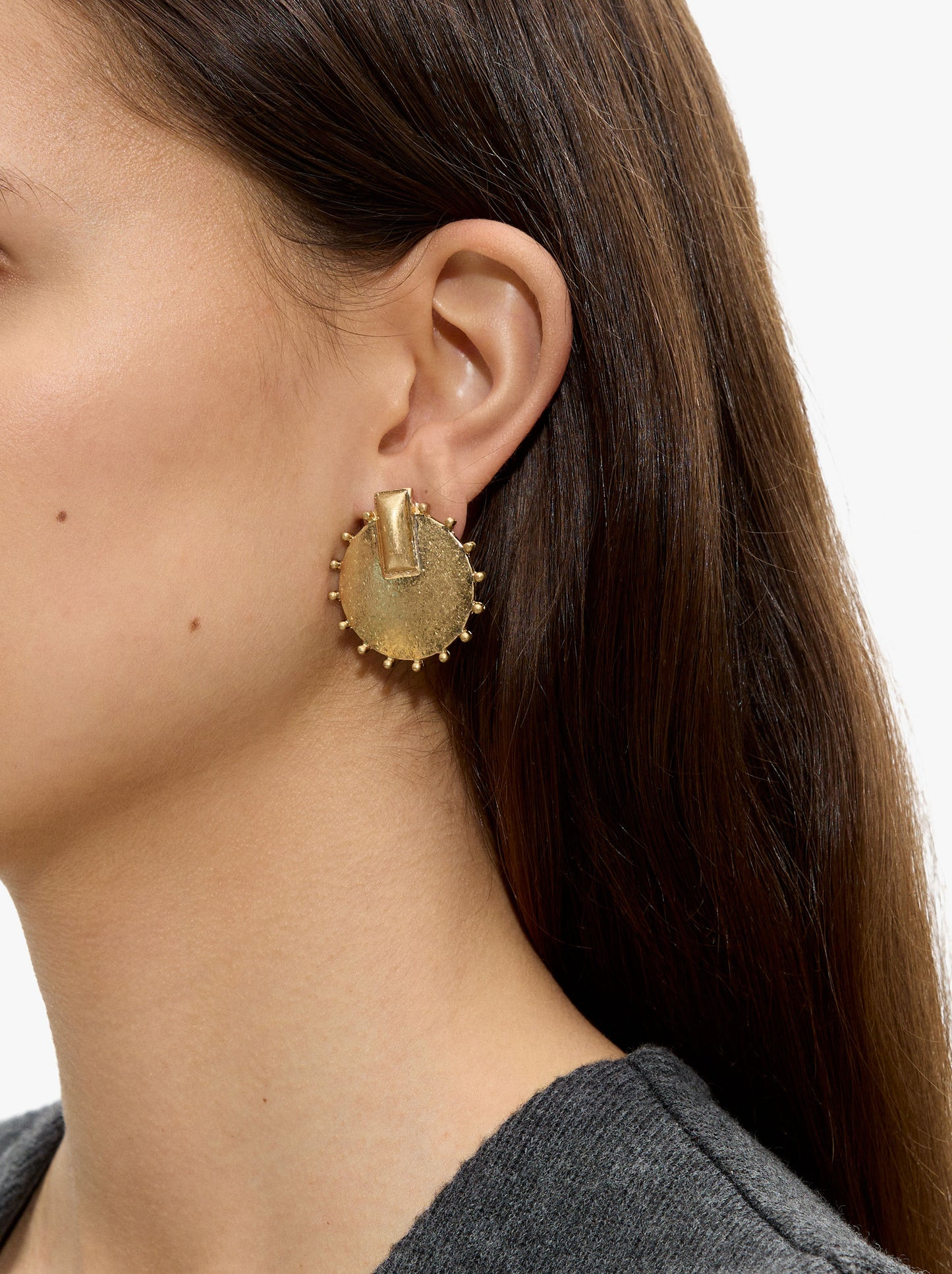 Round Earrings With Sphere Detail