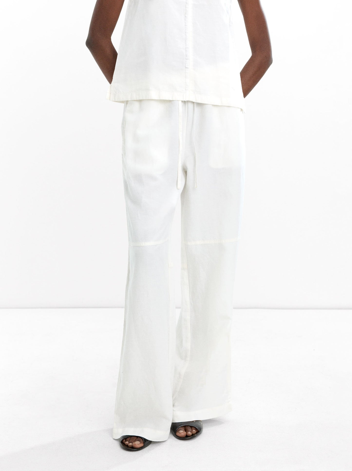 Trousers In A Linen And Lyocell Blend
