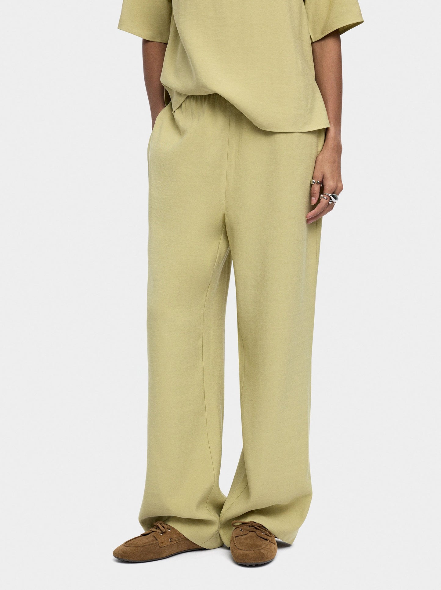 Loose-Fitting Trousers With Elastic Waistband