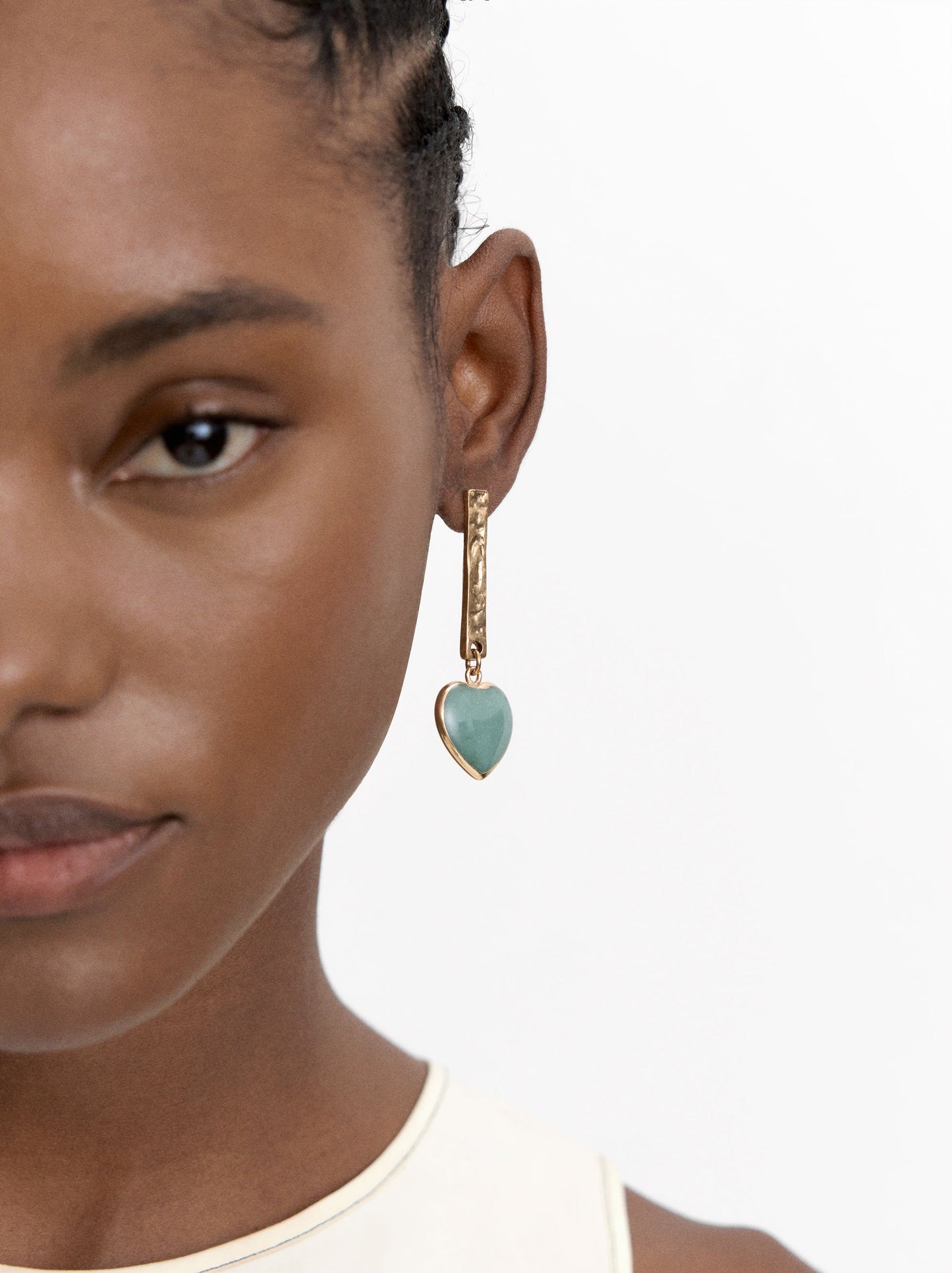 Bar Earrings With Stone Hearts