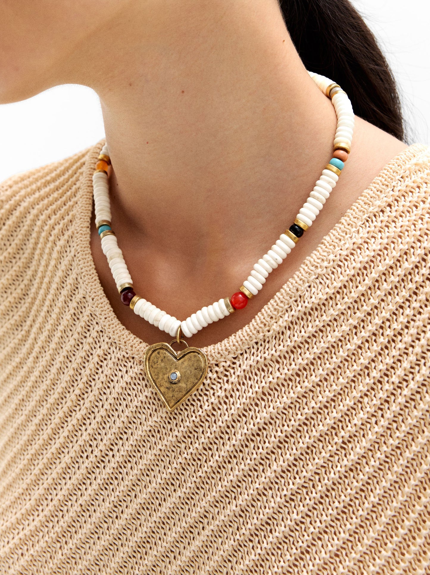 Short Necklace With Stones With Heart Pendant