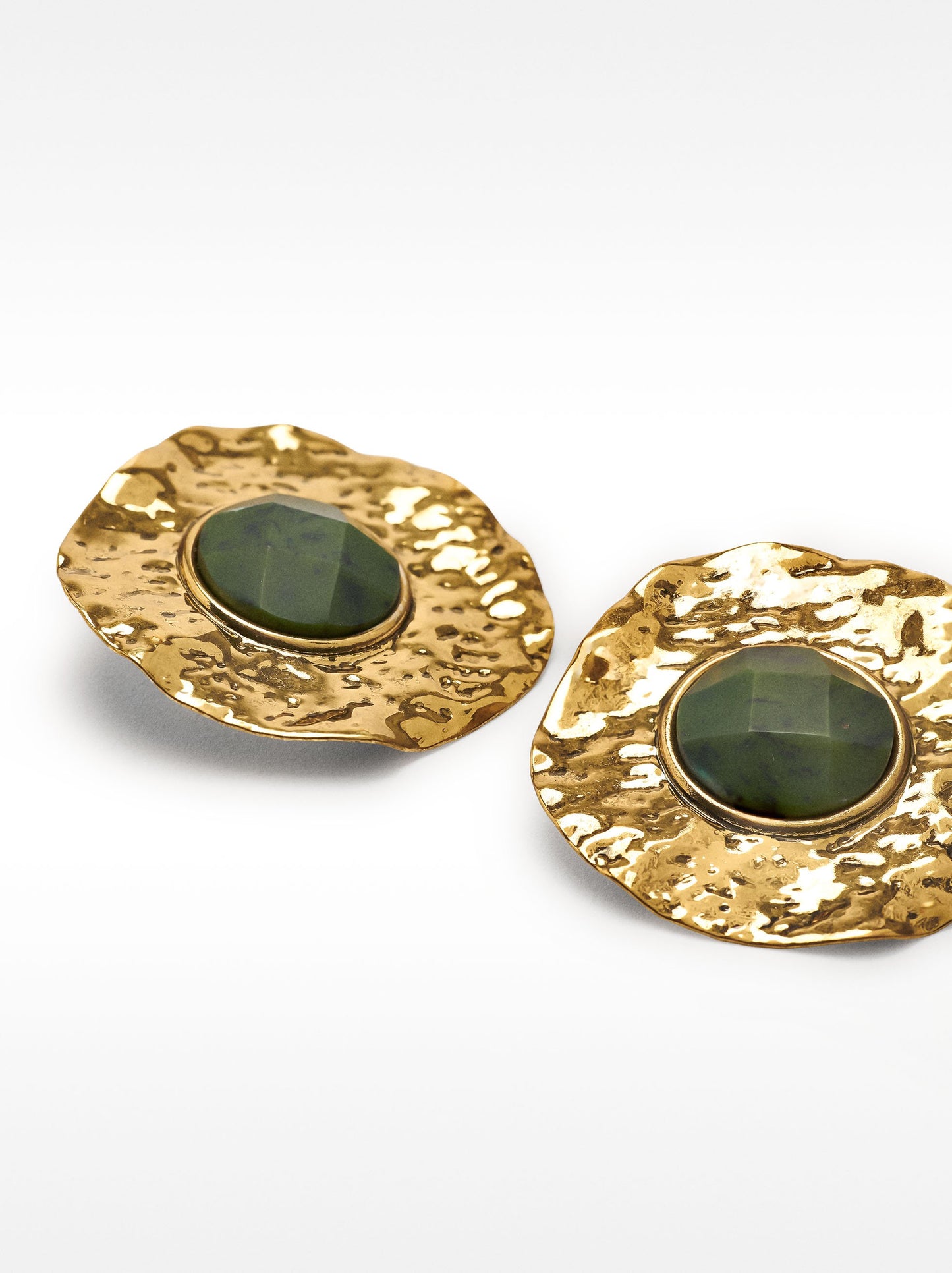 Round Earrings With Stone