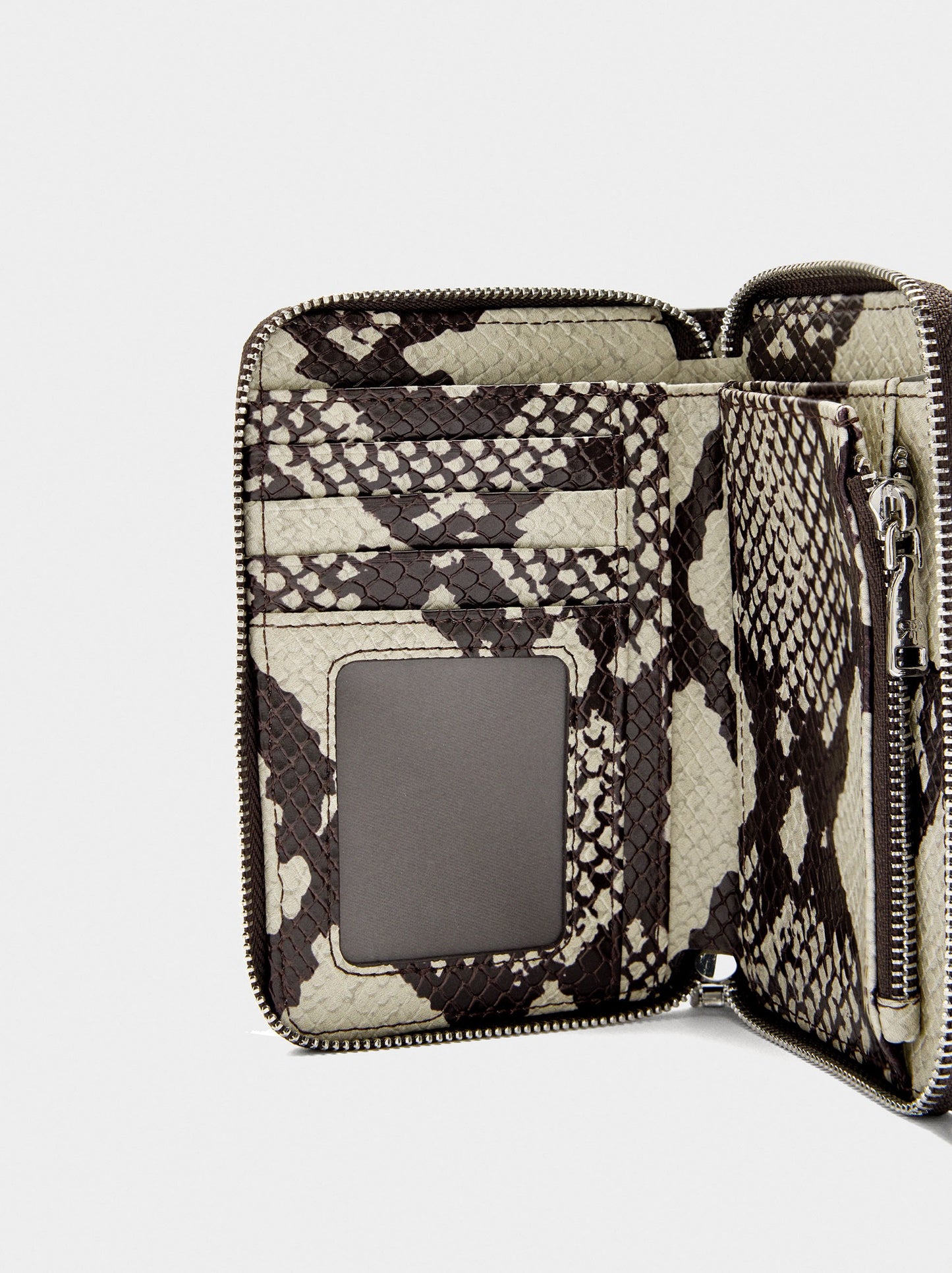 Animal Printed Wallet With Zipper Closure S