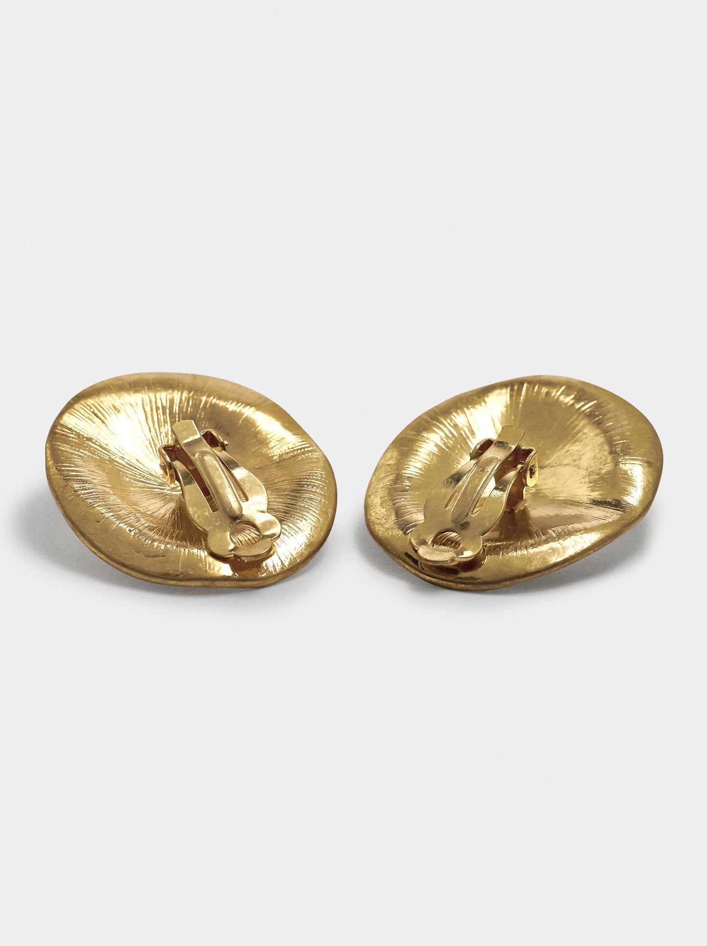 Round Earrings With Embossed