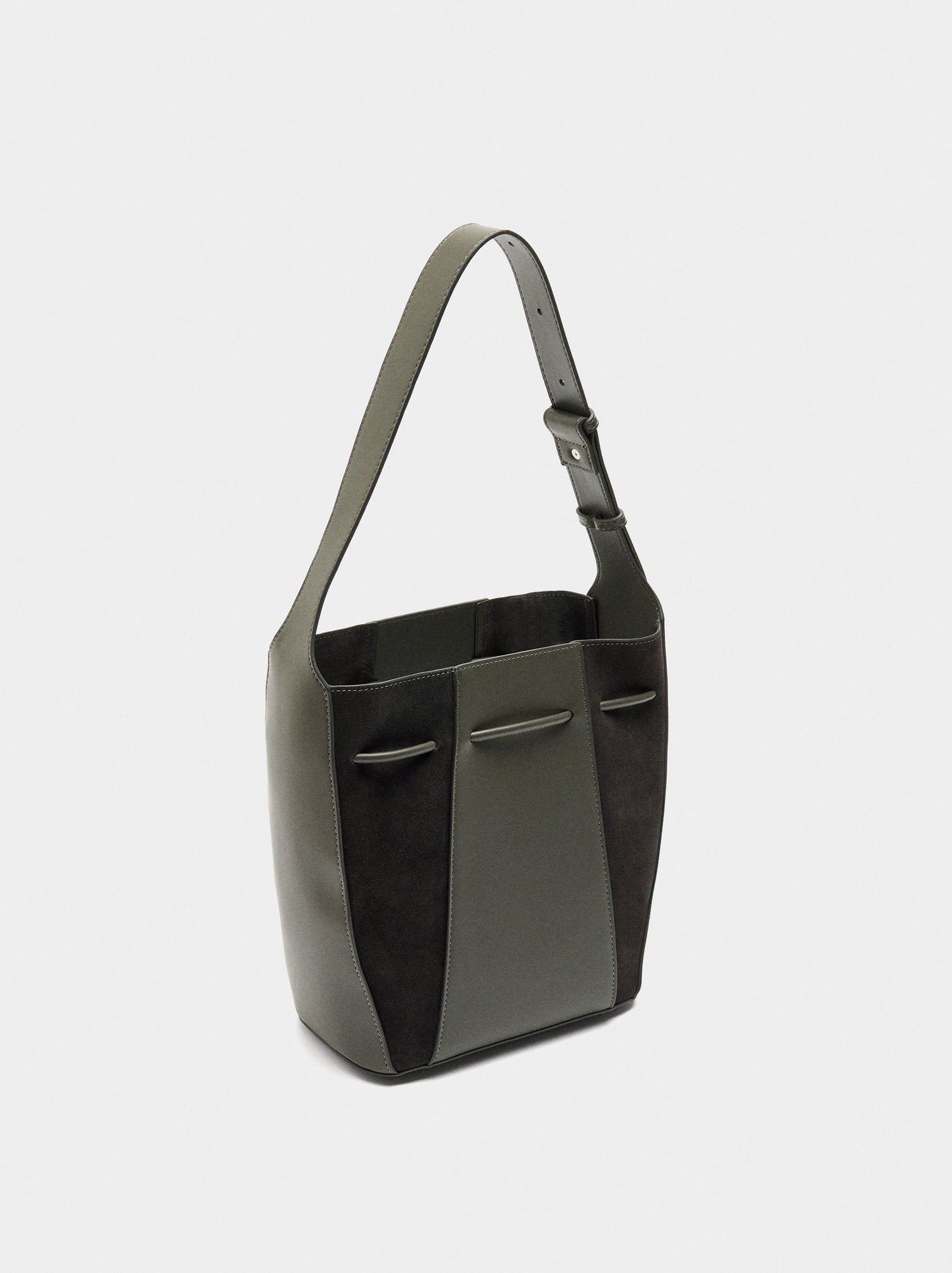 Bucket Bag With Leather M