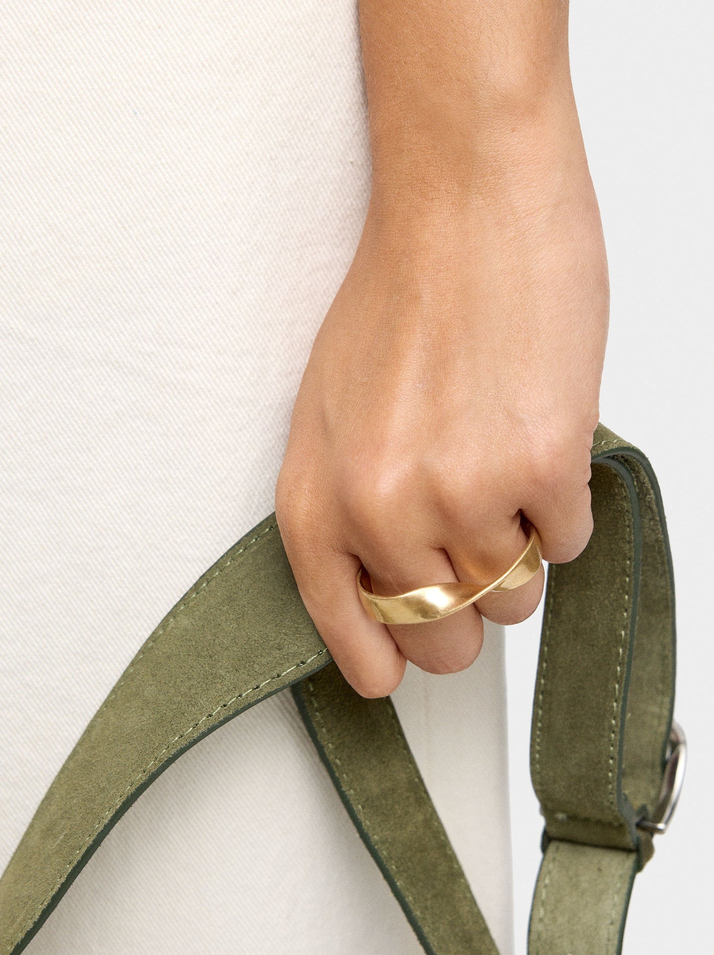 Double Ring With Twisted Effect