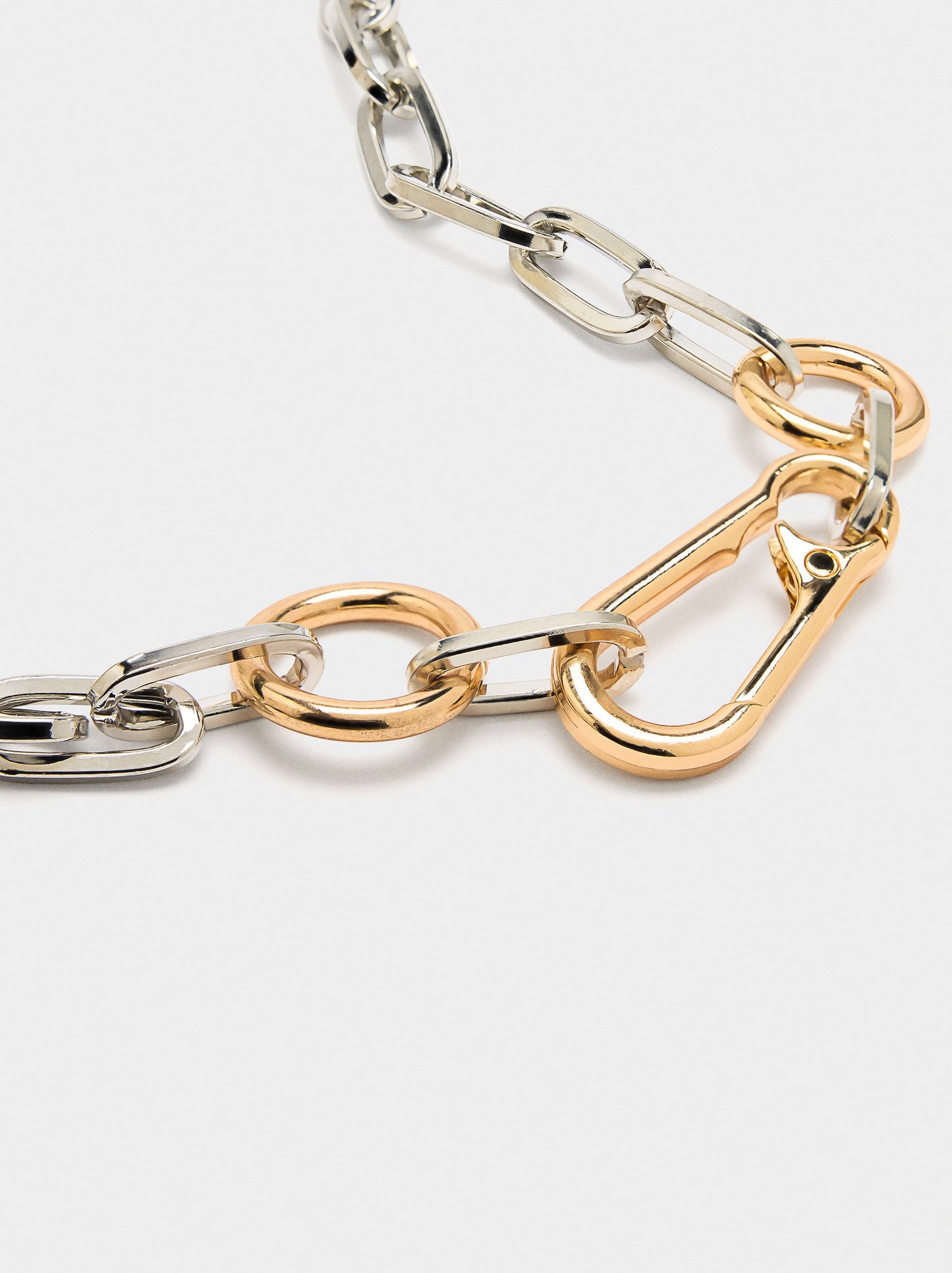 Short Necklace With Bicolor Links