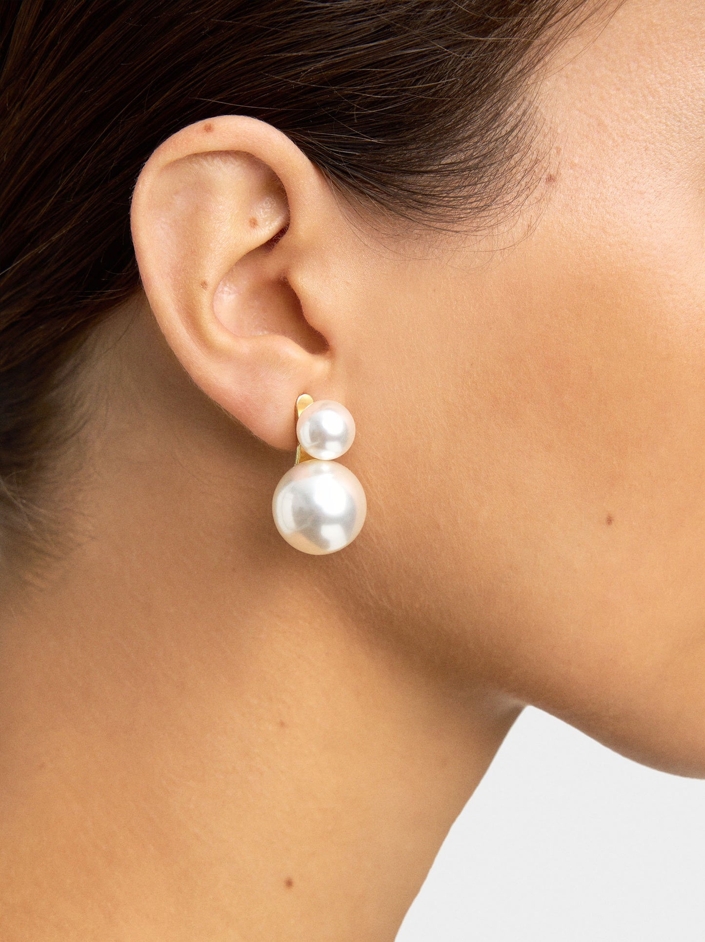 Short Earrings With Pearls