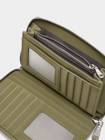 Wallet With Soft Texture Zipper Closure M