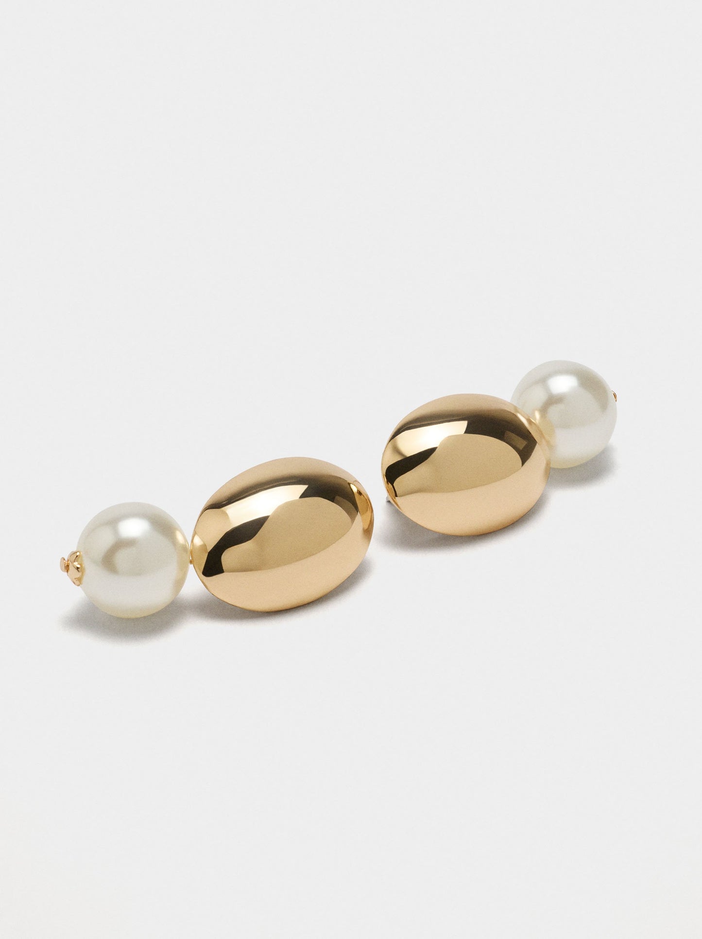 Oval Earrings With Pearl