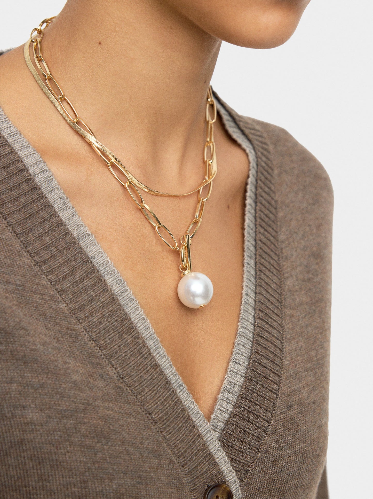 Set Of Short Necklaces With Pearl Pendant