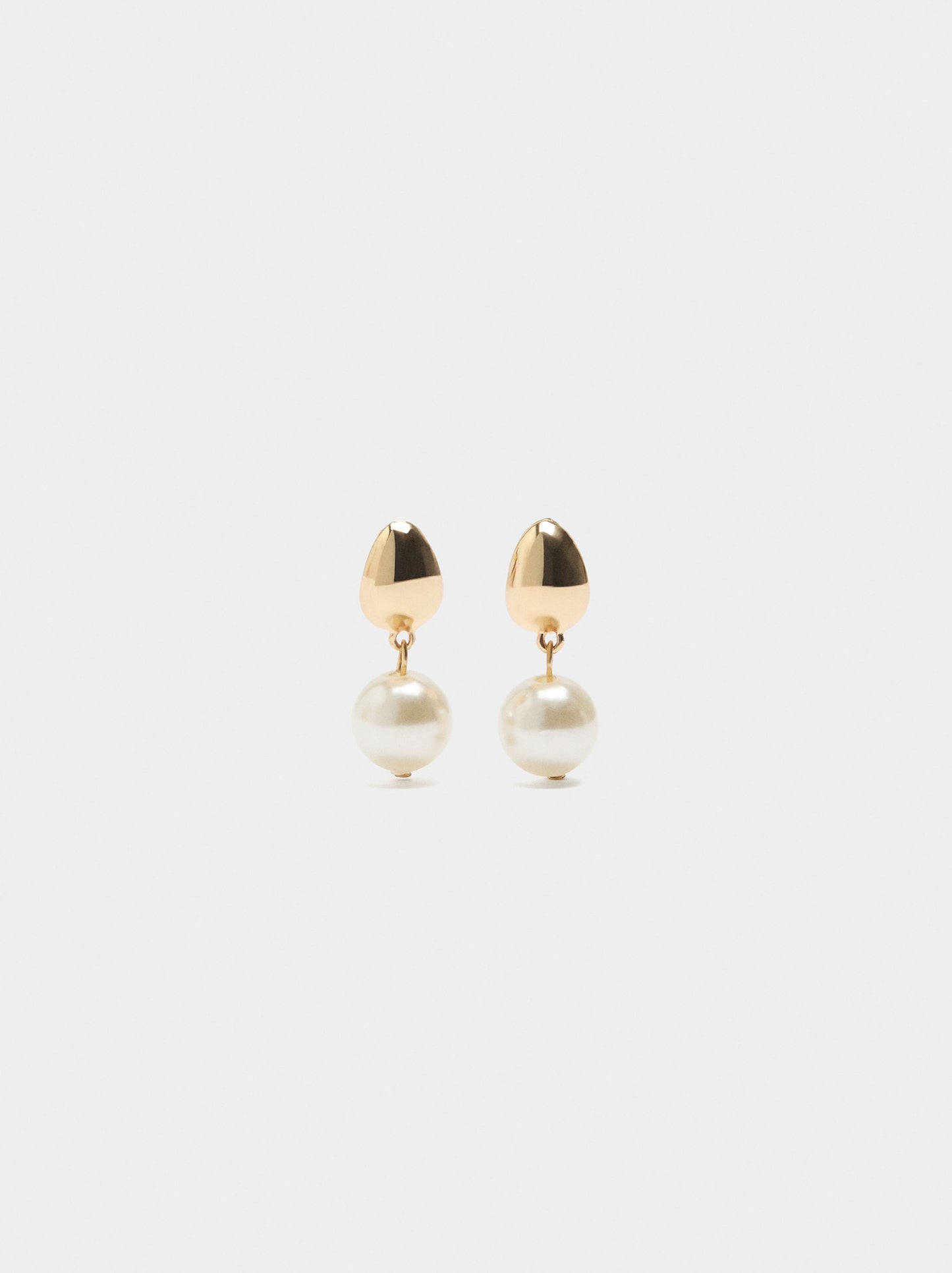 Oval Earrings With Pearl