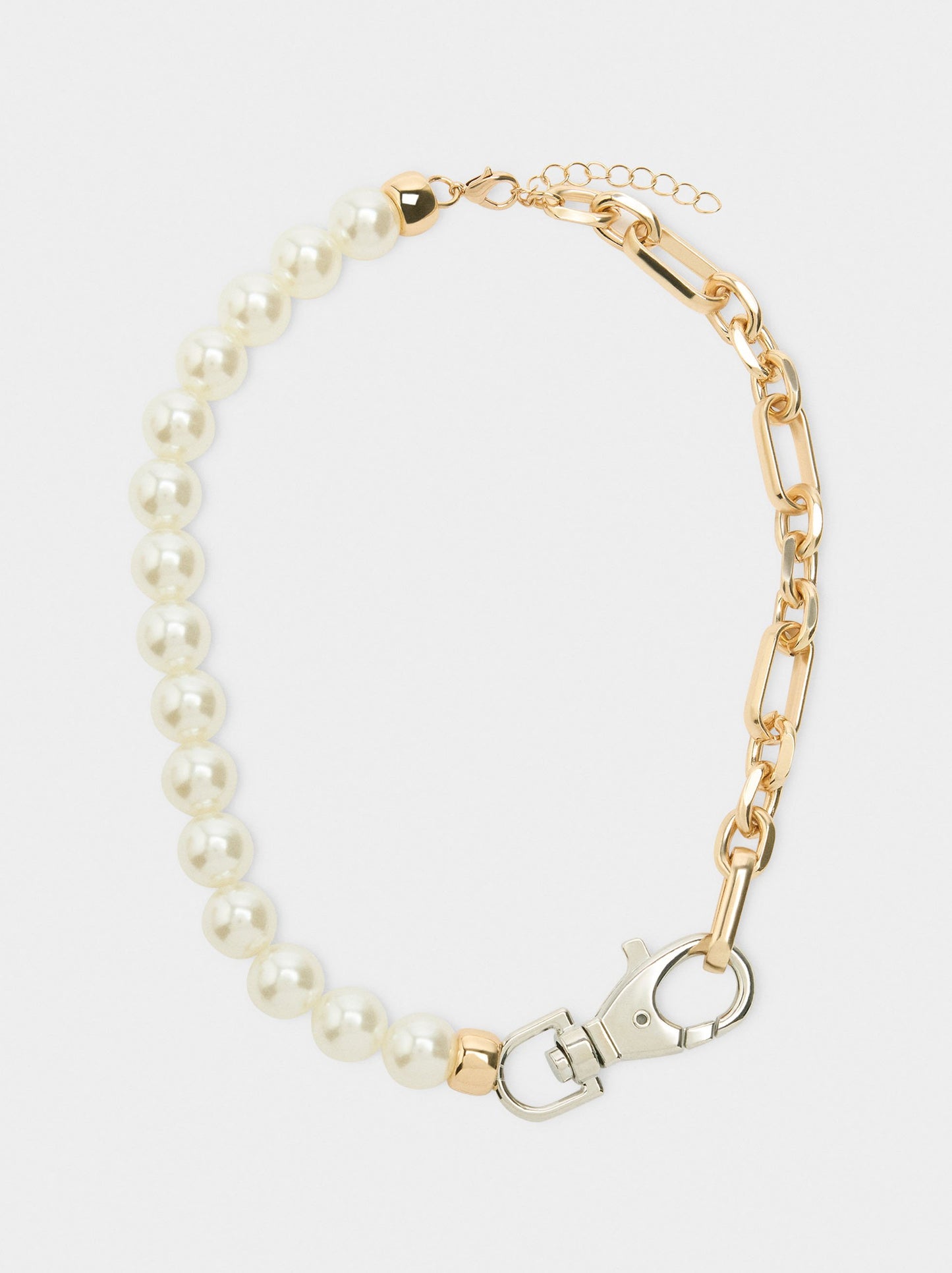 Short Chain Necklace With Pearls