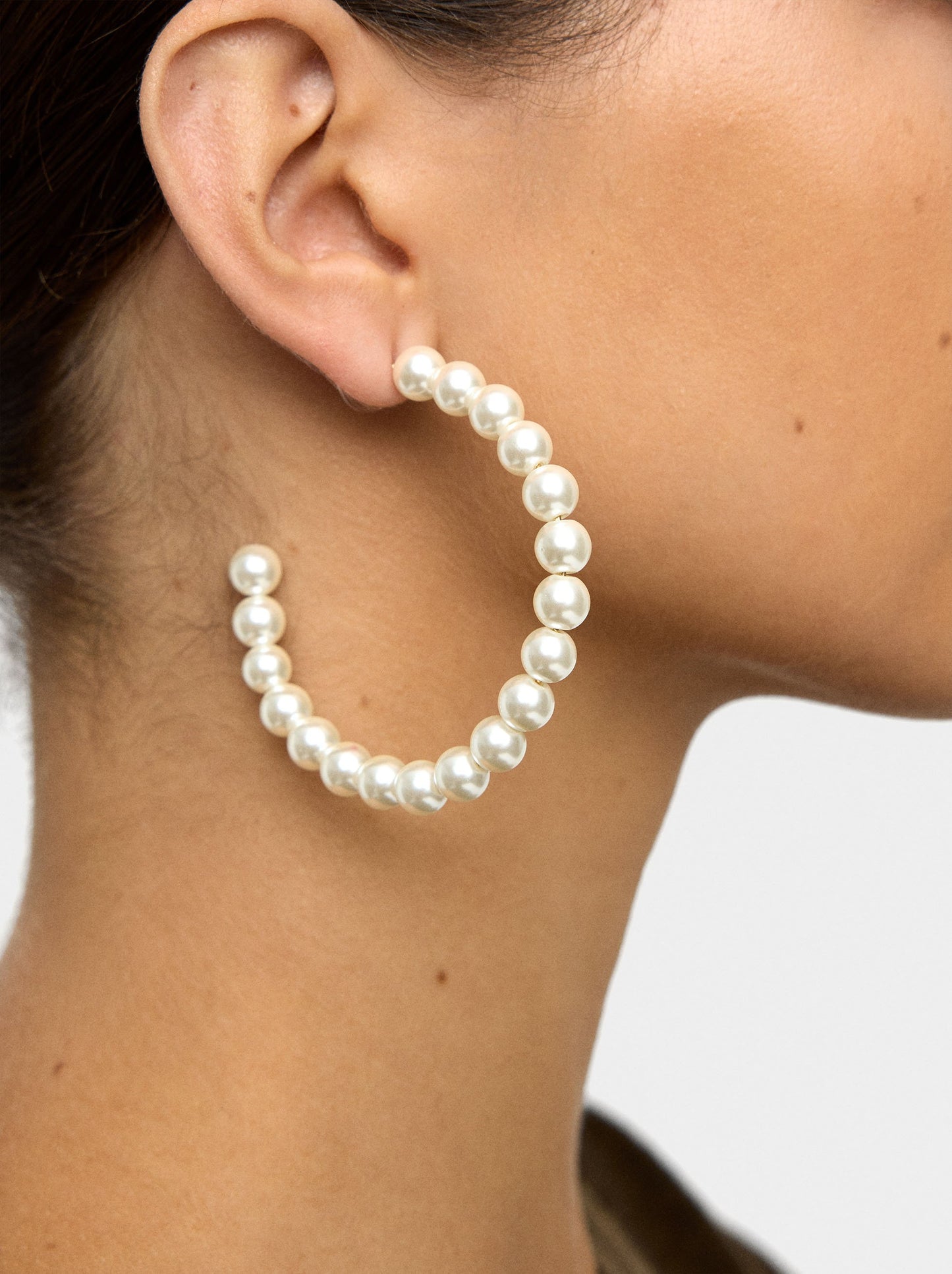Open Hoop Earrings With Pearls