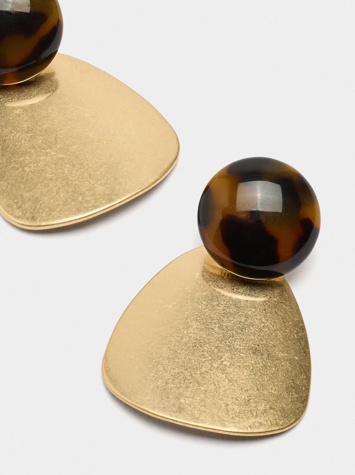 Oval Earrings With Tortoise Effect