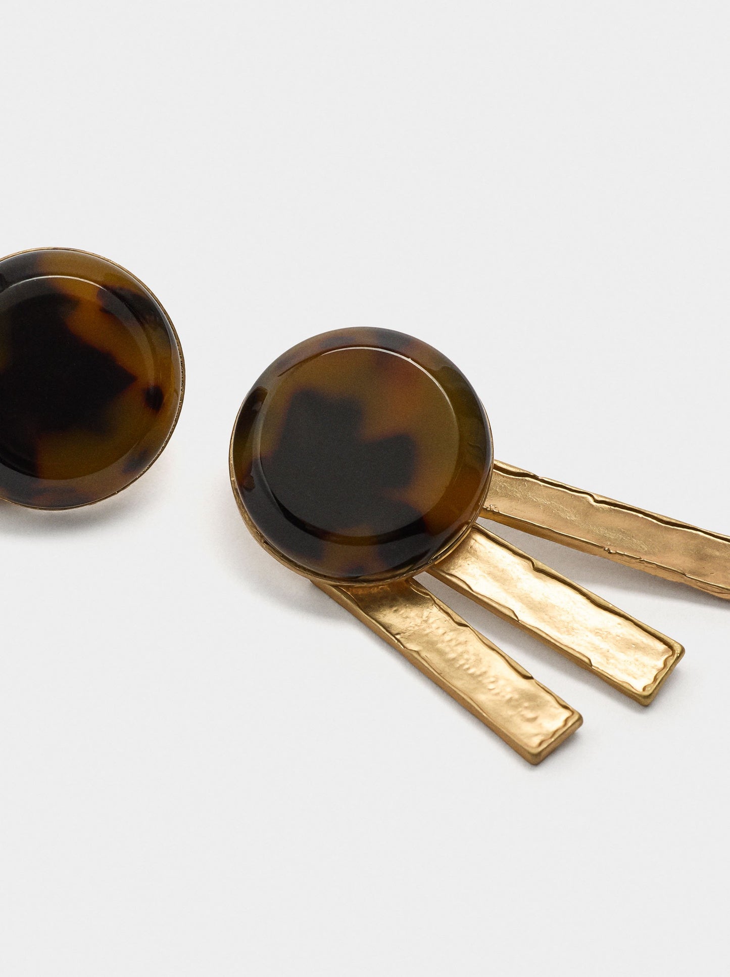 Round Earrings With Tortoiseshell Effect