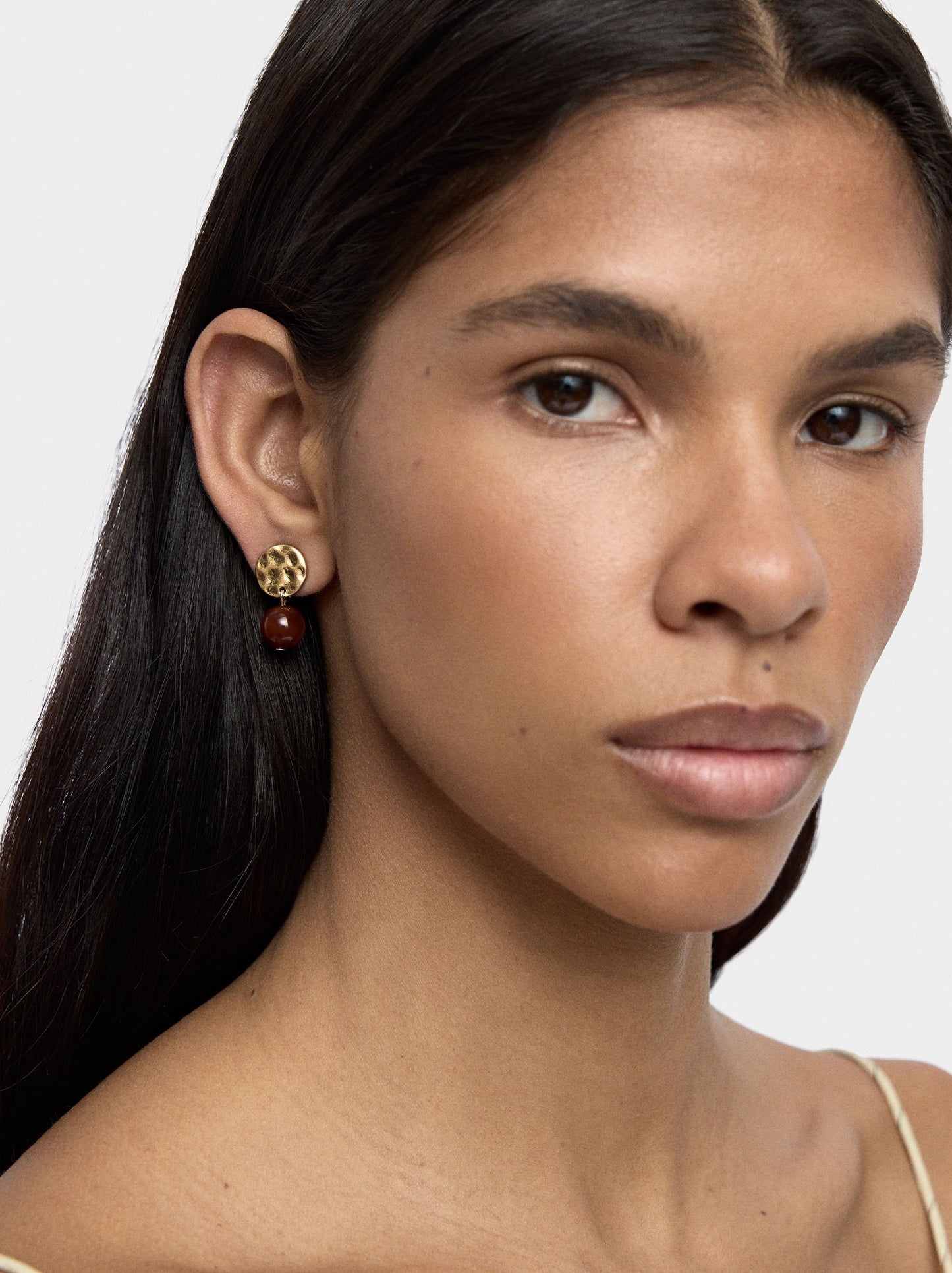 Short Earrings With Stone