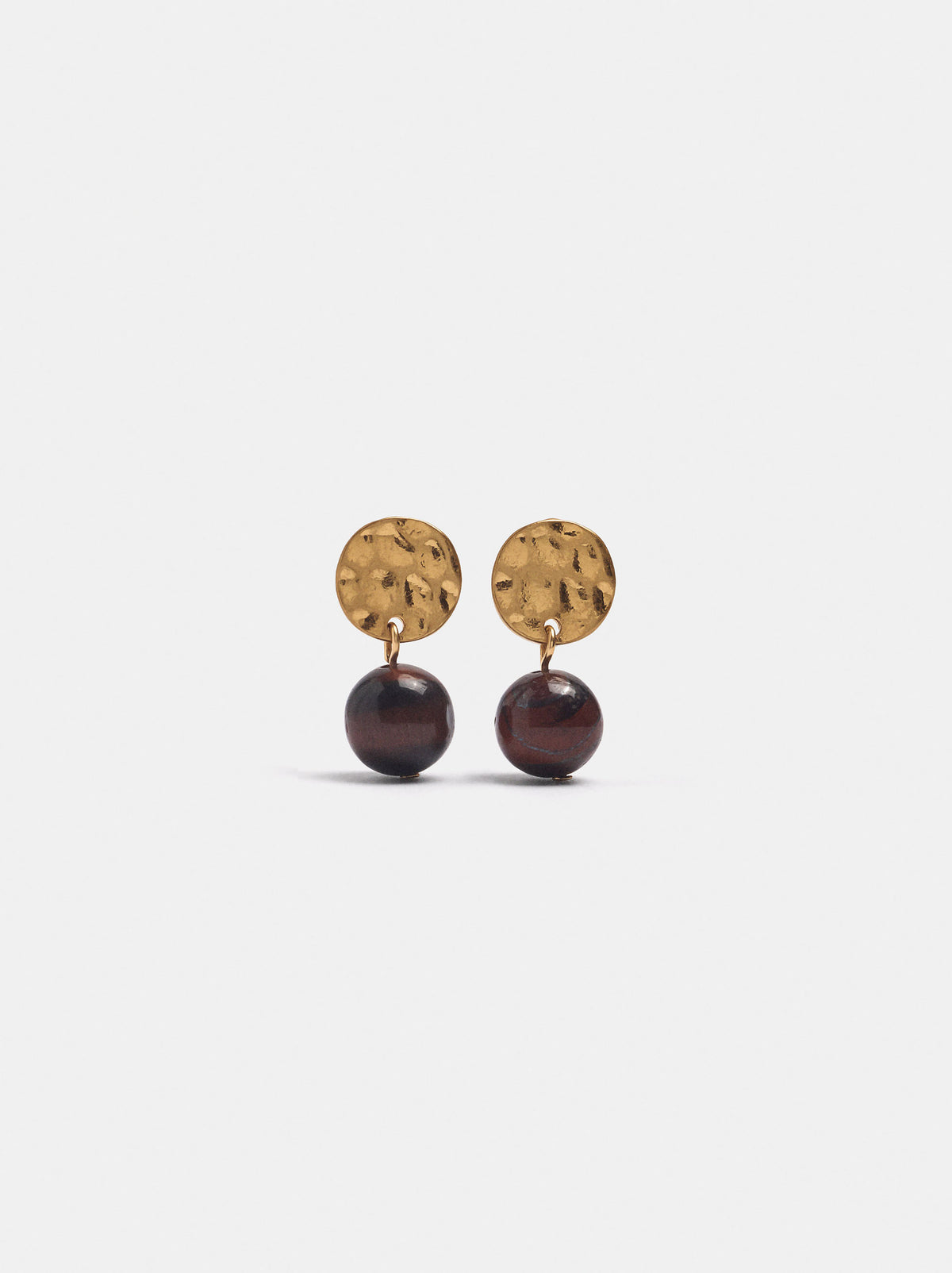 Short Earrings With Stone