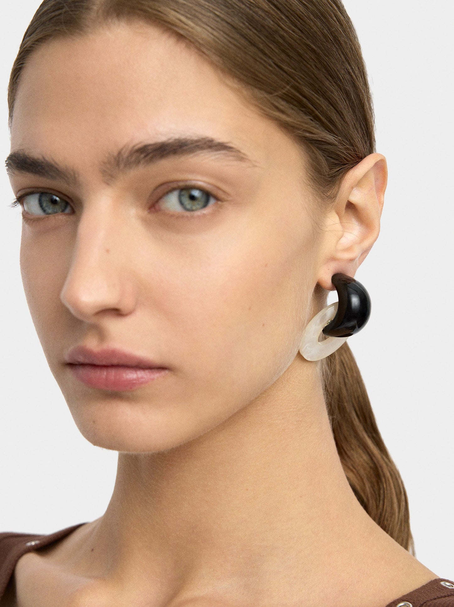 Round Earrings With Stone Effect