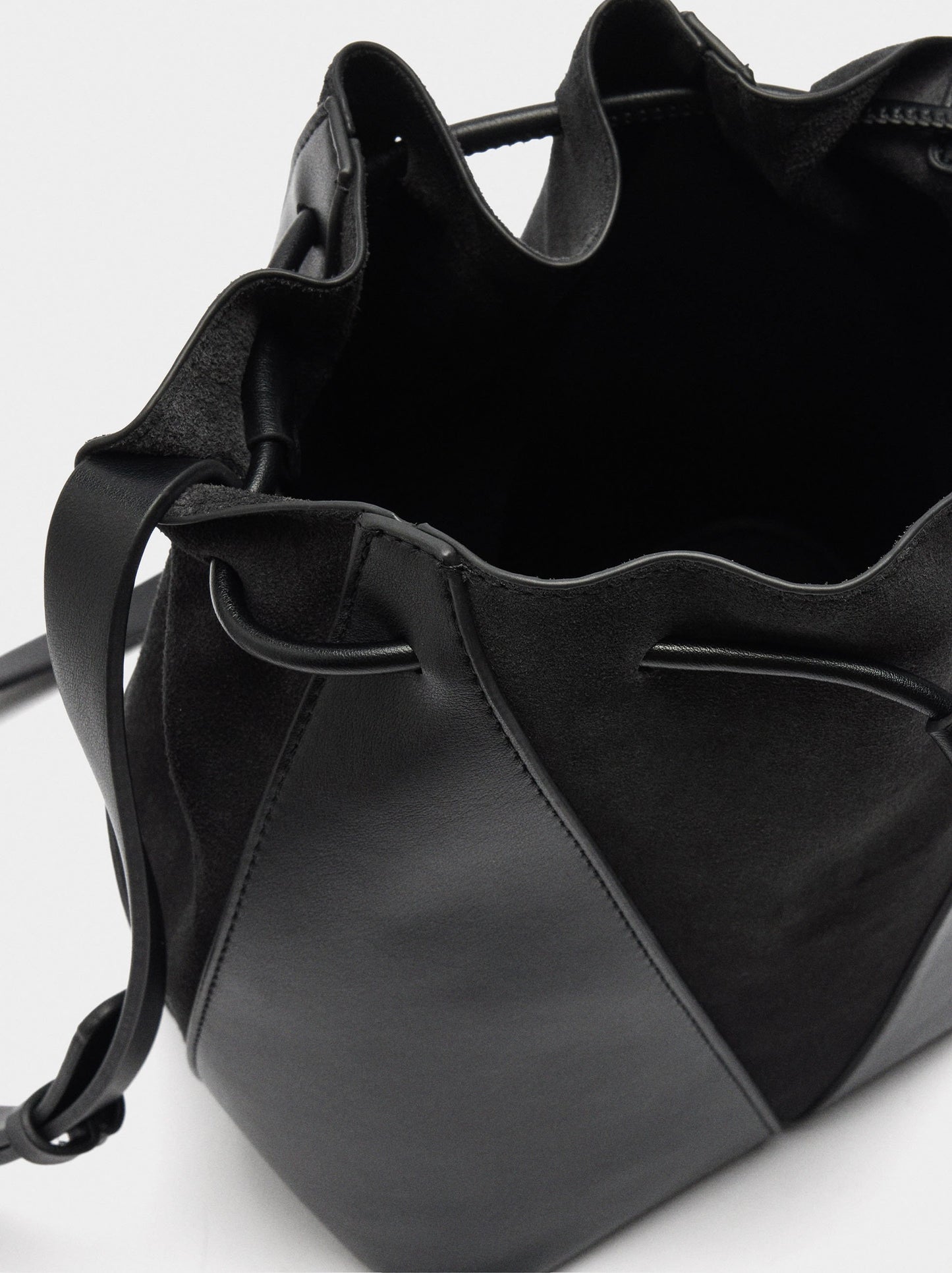 Bucket Bag With Leather M