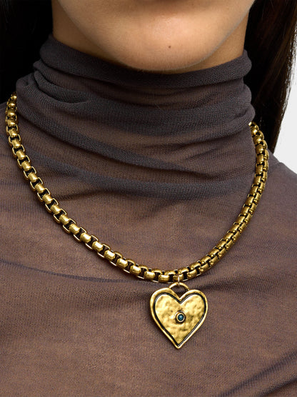 Short Necklace Of Links With Heart