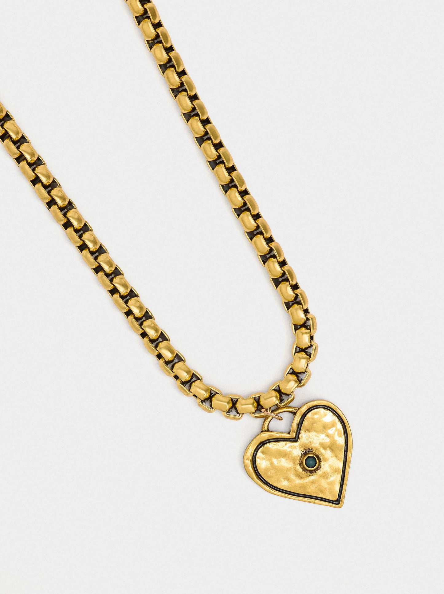 Short Necklace Of Links With Heart