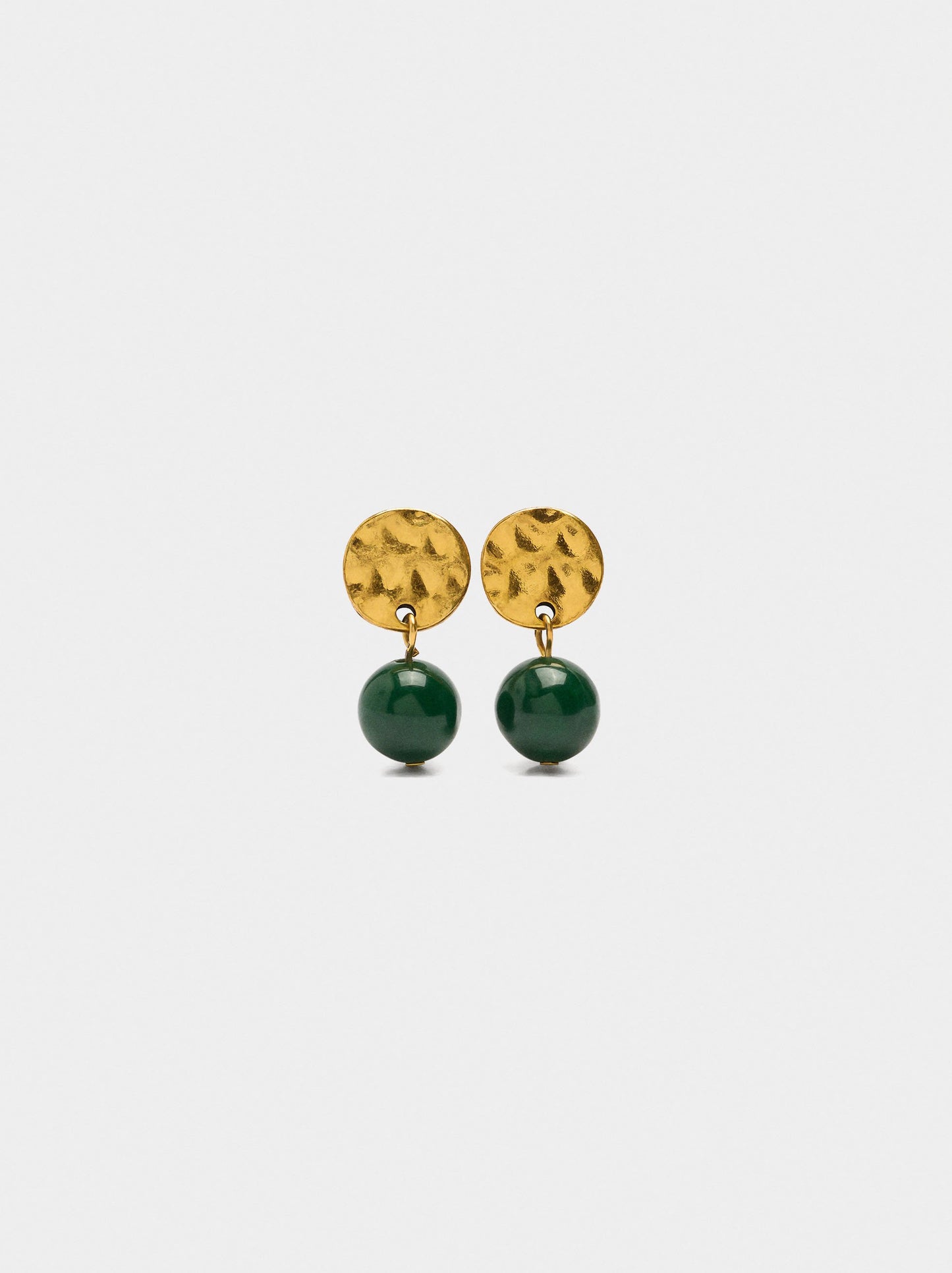 Short Earrings With Stone