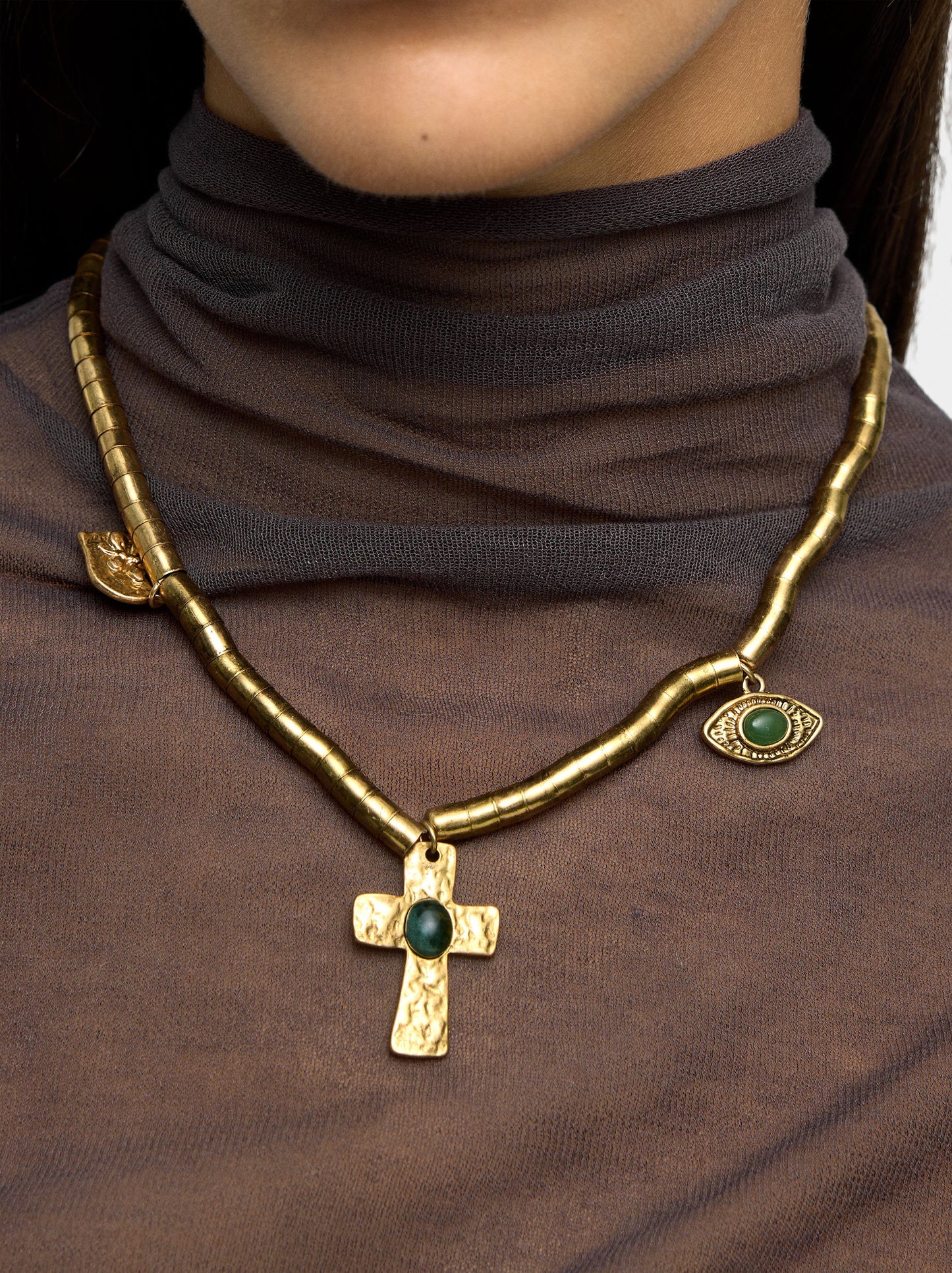 Short Necklace With Stone Pendants