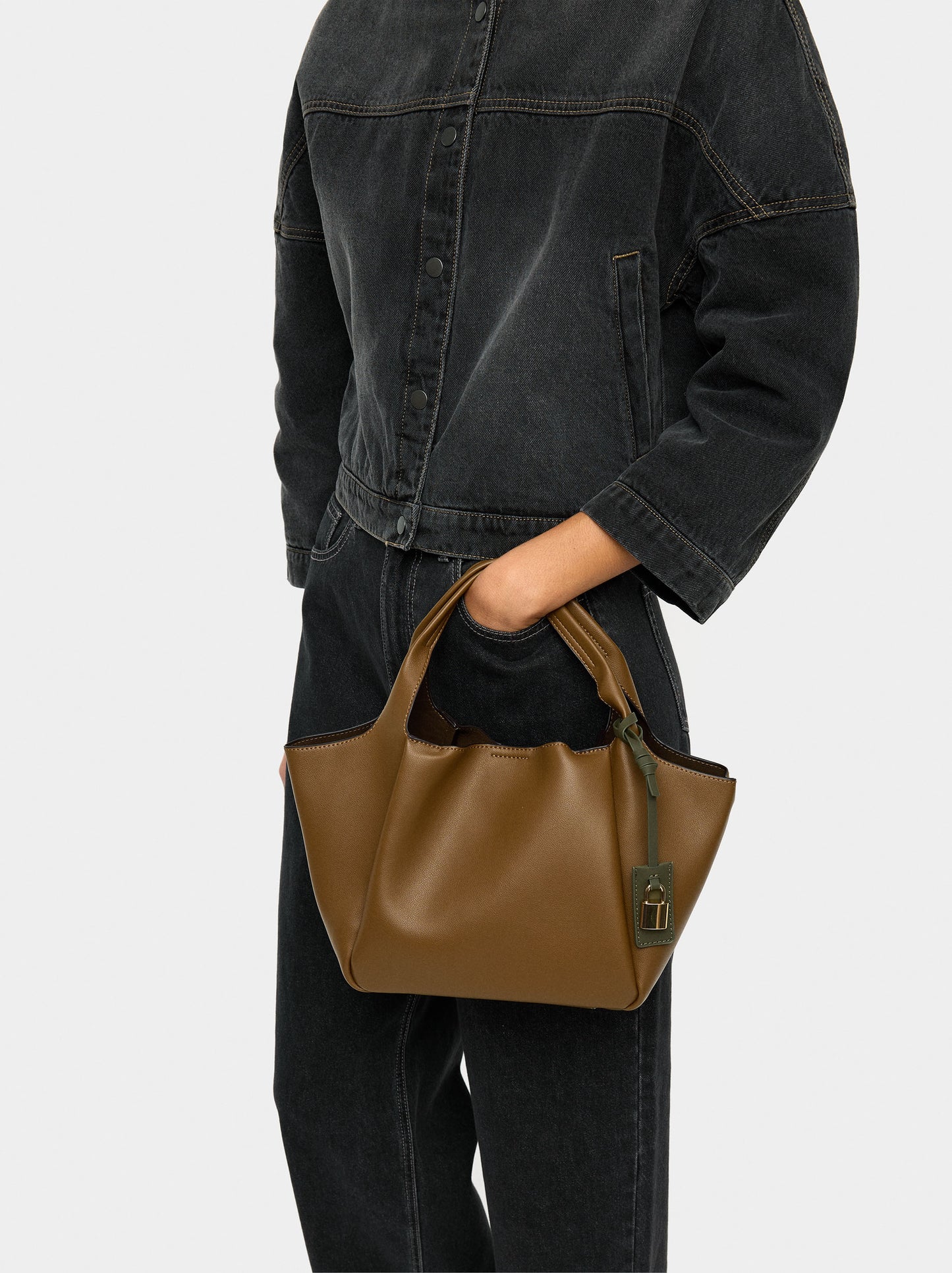 Tote Bag With Pendant