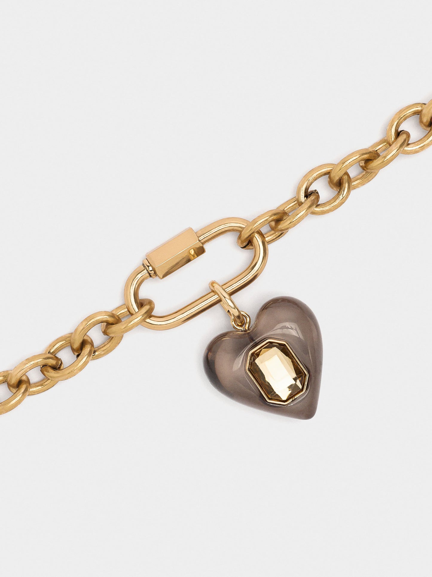 Short Necklace Of Links With Resin Pendant